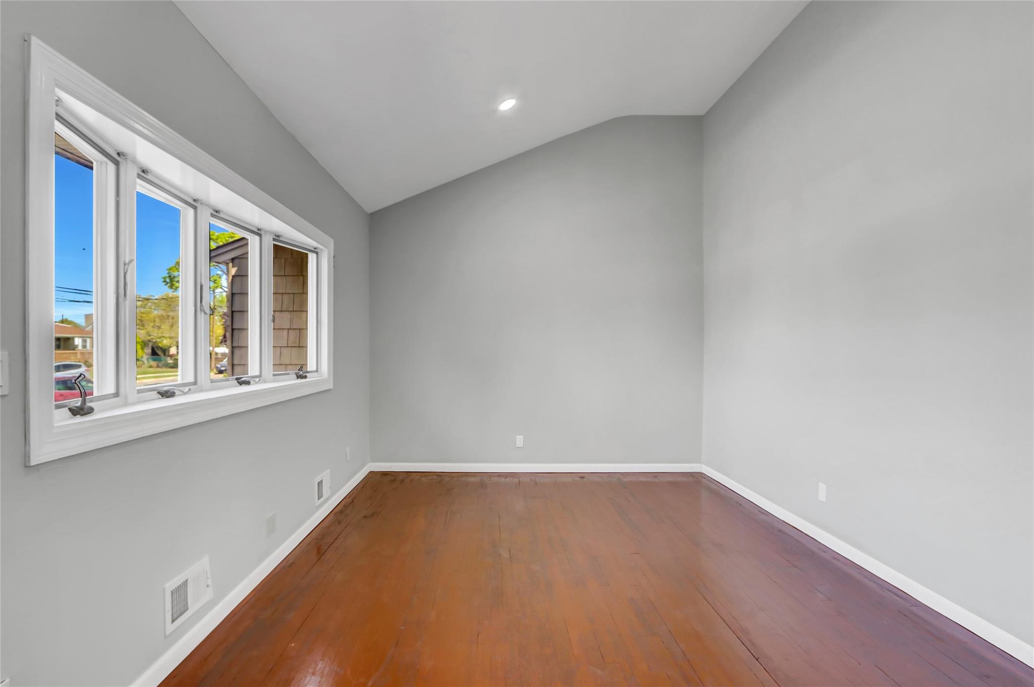 62 Lambert AVE Avenue, Farmingdale, NY 11735