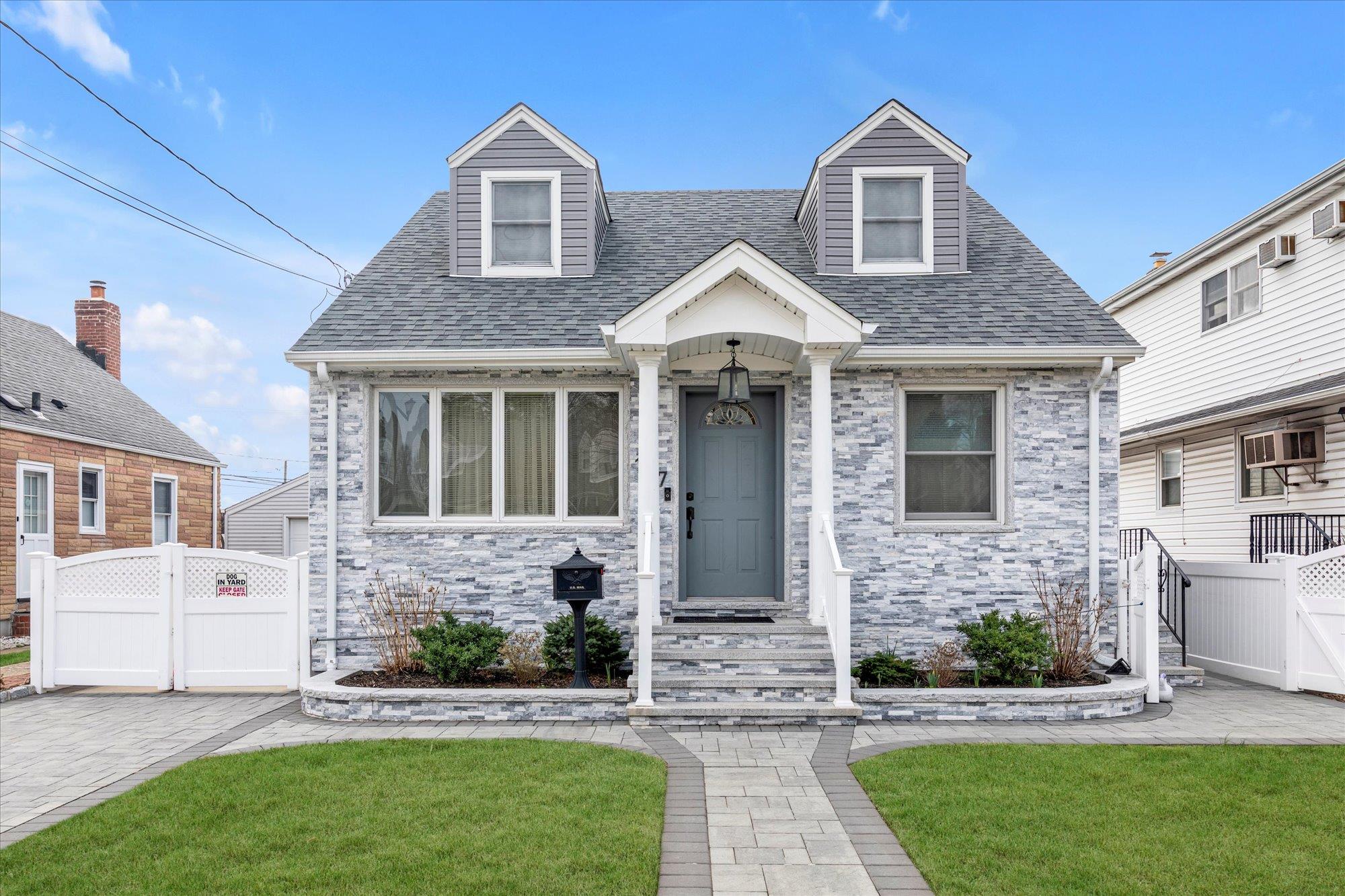 137 Arlington Street, Mineola, NY 11501