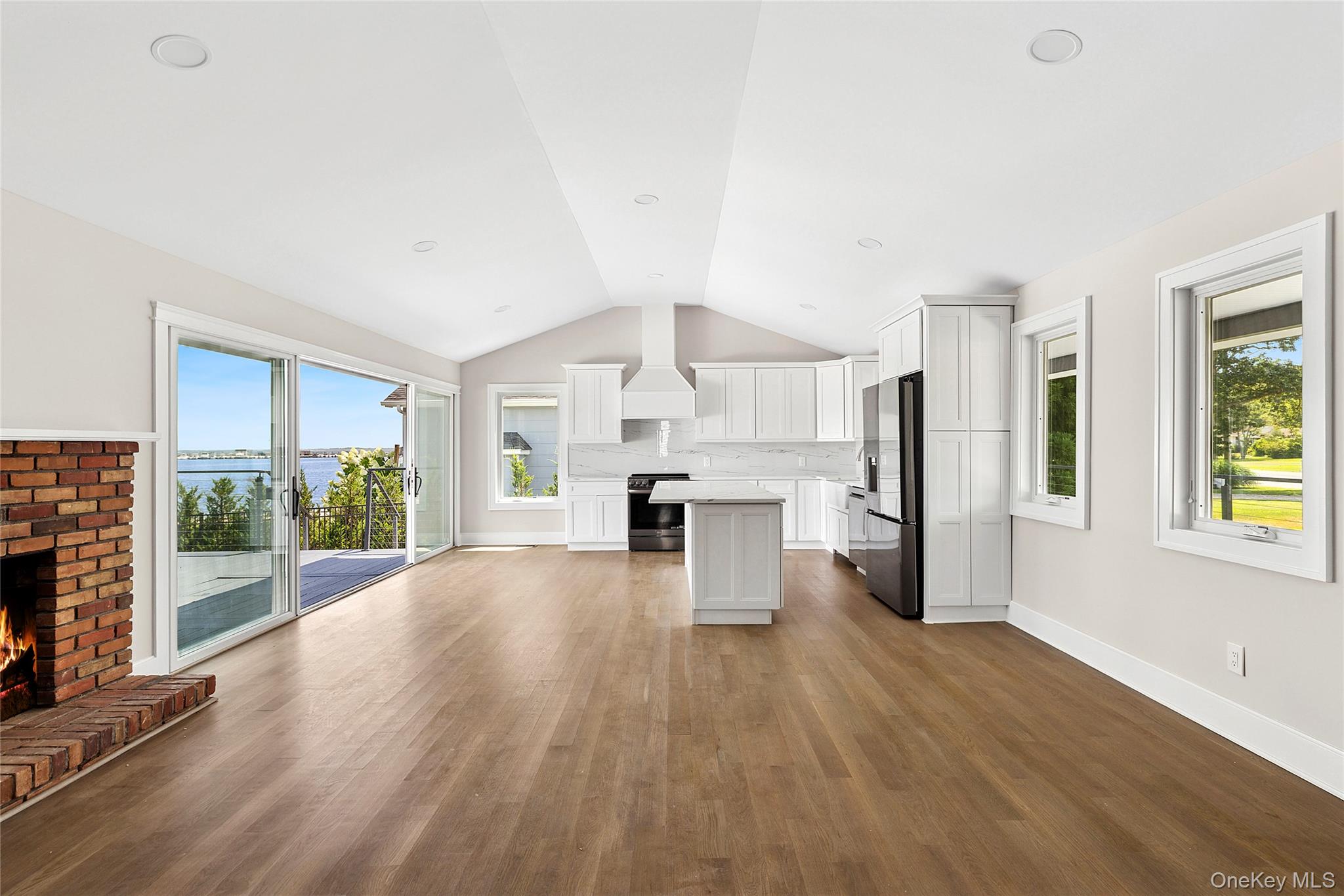 193 Holiday Boulevard, Center Moriches, NY 11934