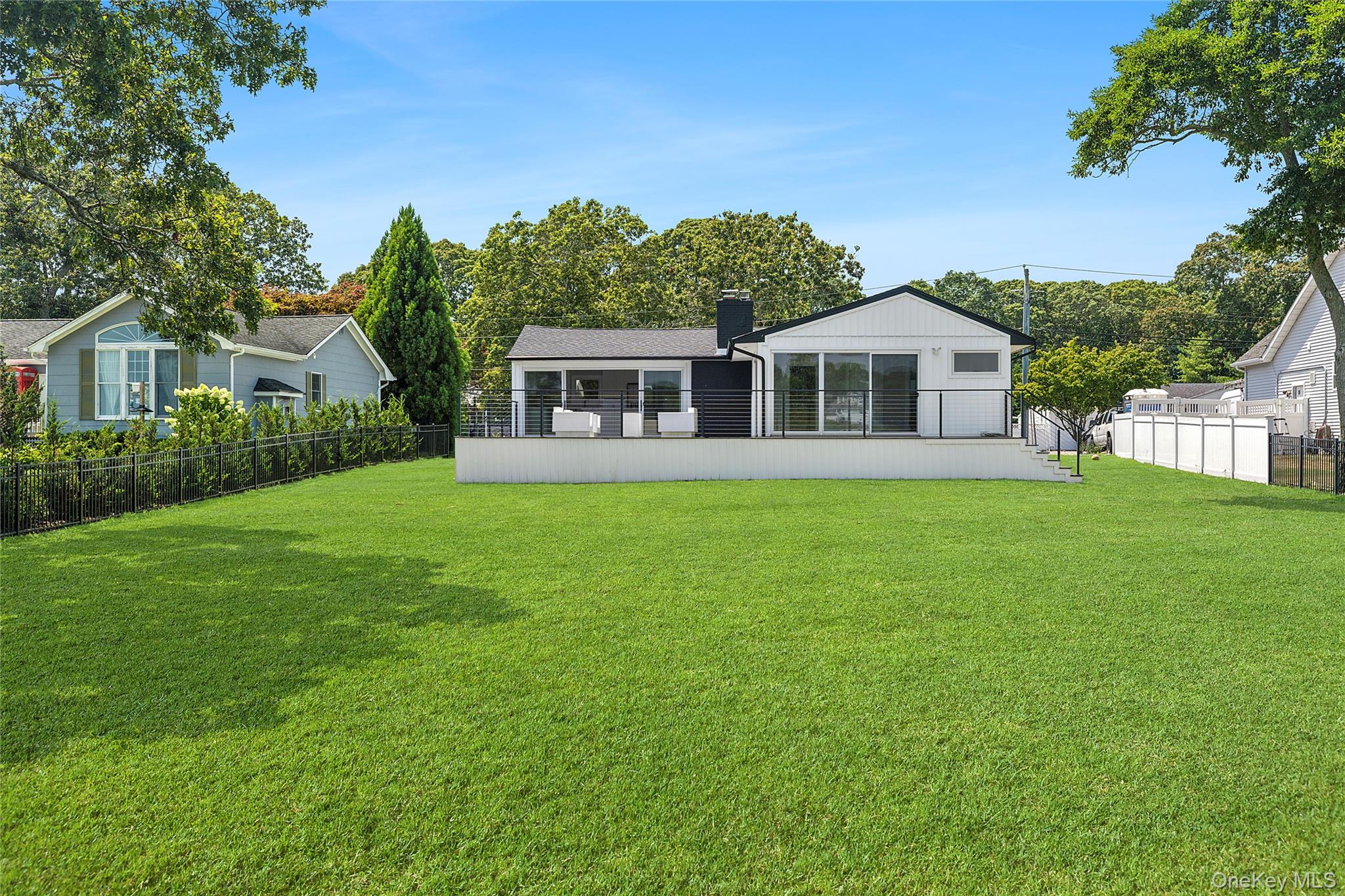 193 Holiday Boulevard, Center Moriches, NY 11934