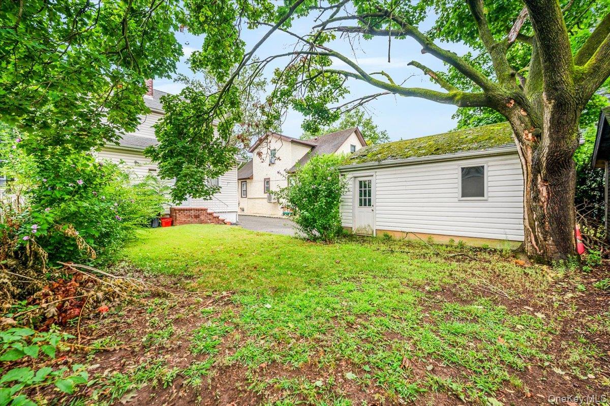 22 Pansy Avenue, Floral Park, NY 11001