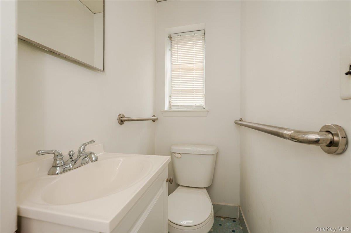 22 Pansy Avenue, Floral Park, NY 11001