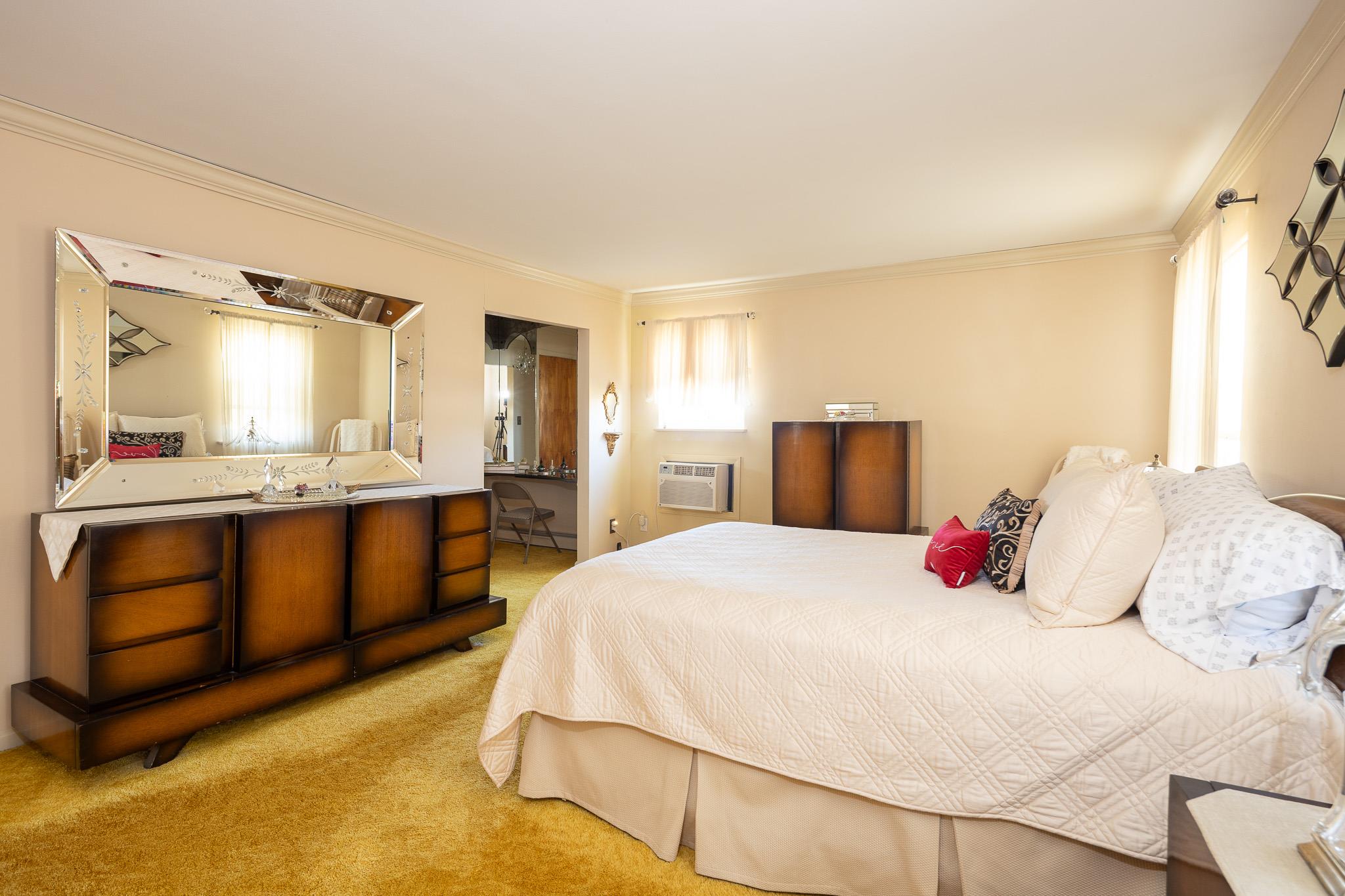 53 Tulipwood Dr, Commack, NY 11725