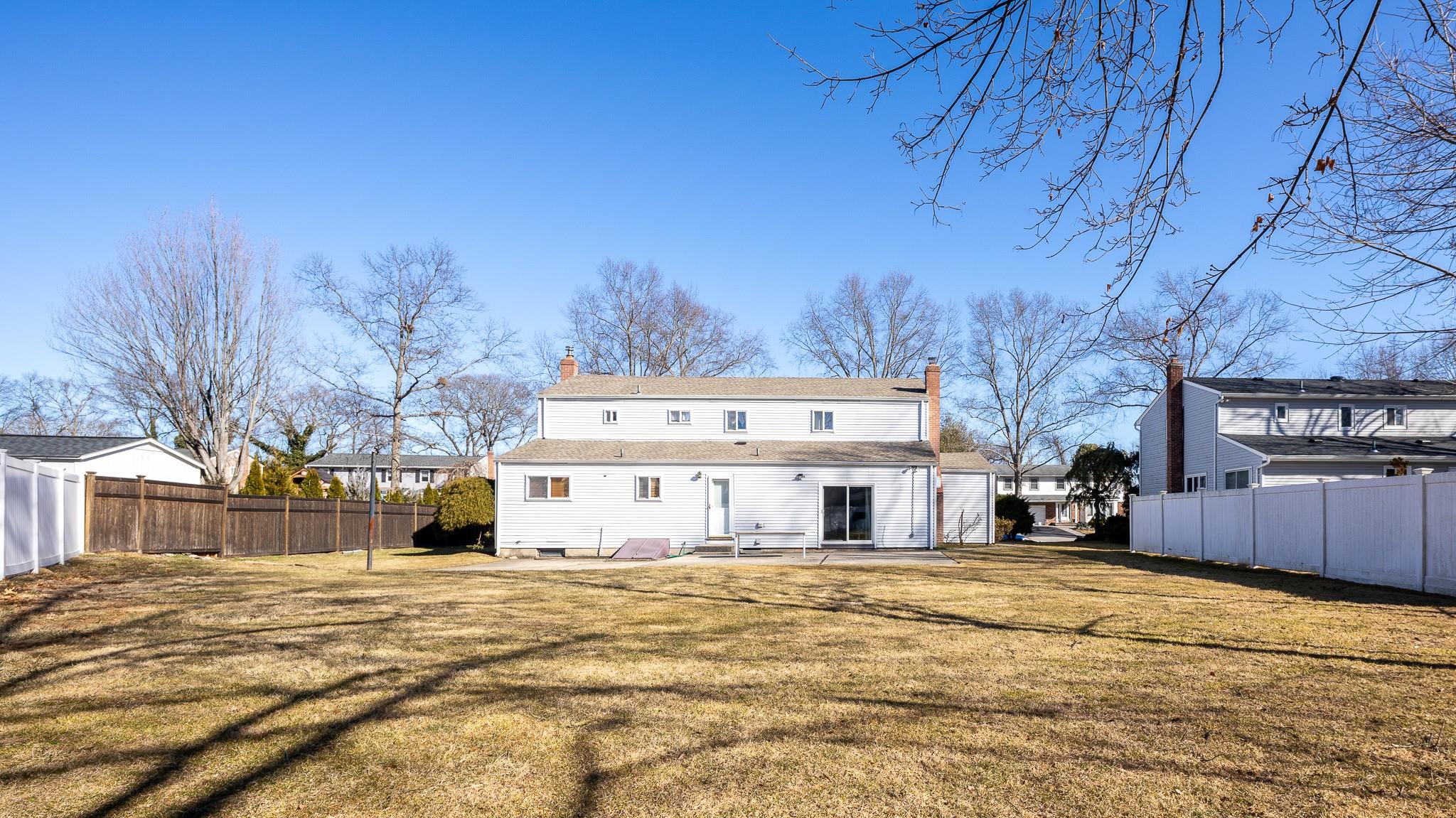 53 Tulipwood Dr, Commack, NY 11725