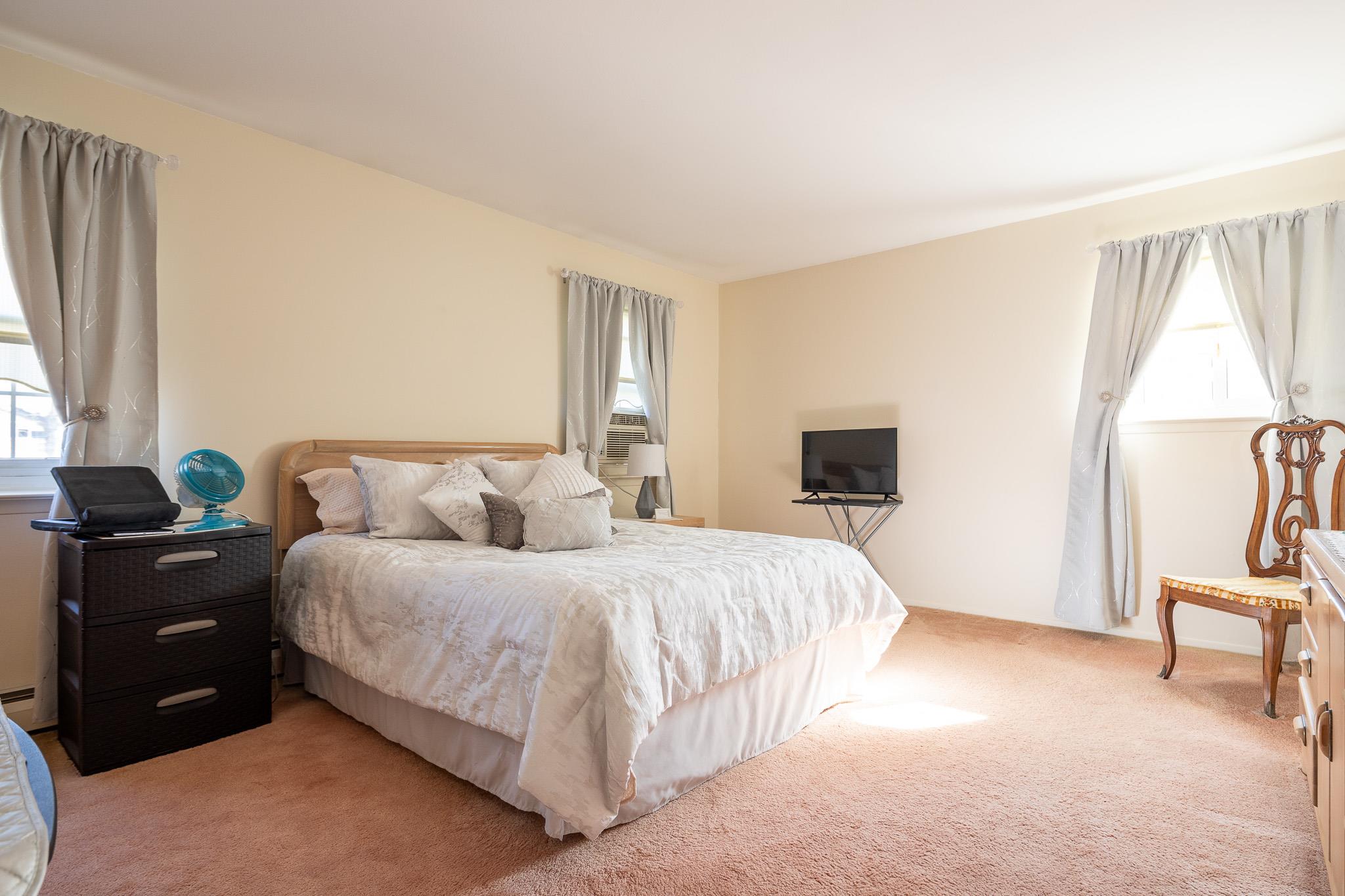 53 Tulipwood Dr, Commack, NY 11725