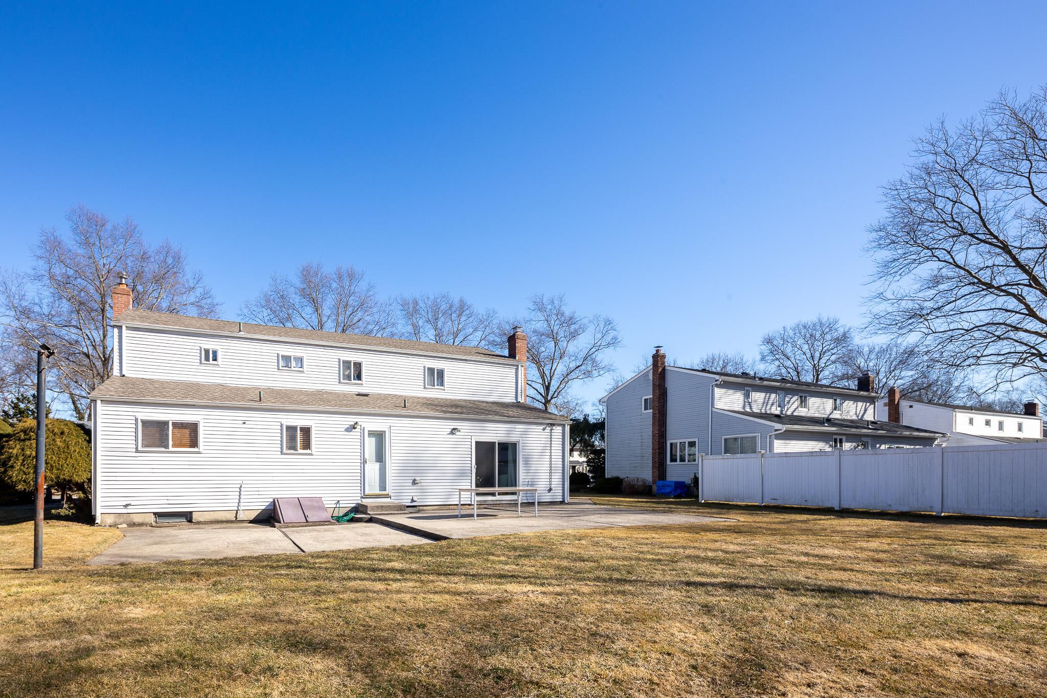 53 Tulipwood Dr, Commack, NY 11725