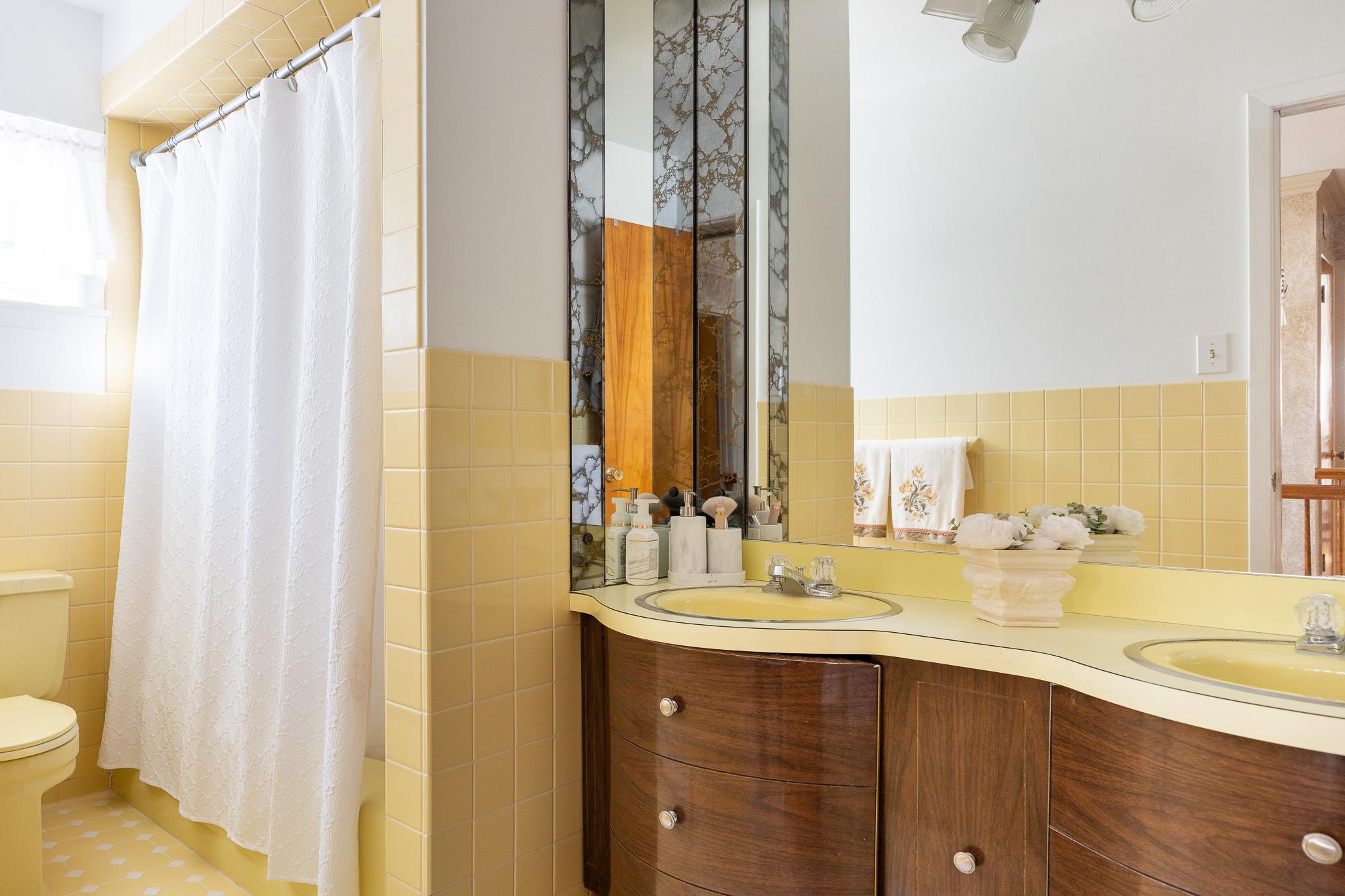 53 Tulipwood Dr, Commack, NY 11725