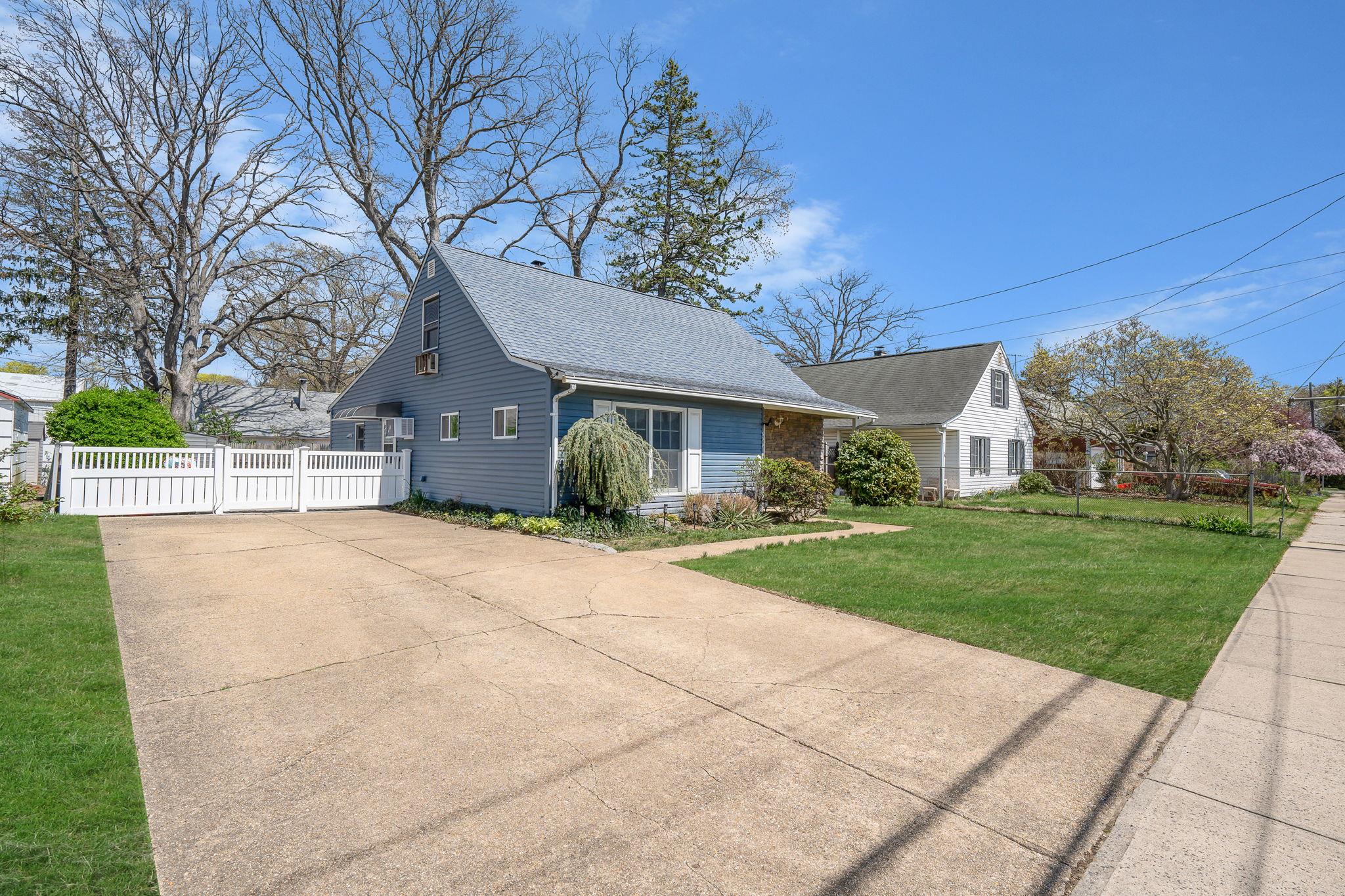 639 Robin Court, West Hempstead, NY 11552