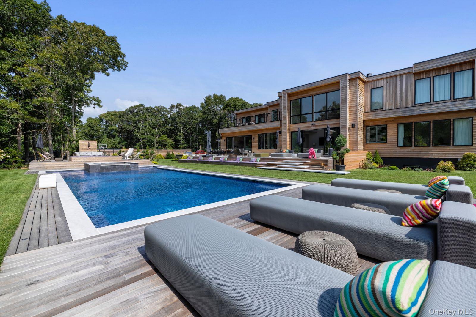 233 N Magee Street, Southampton, NY 11968