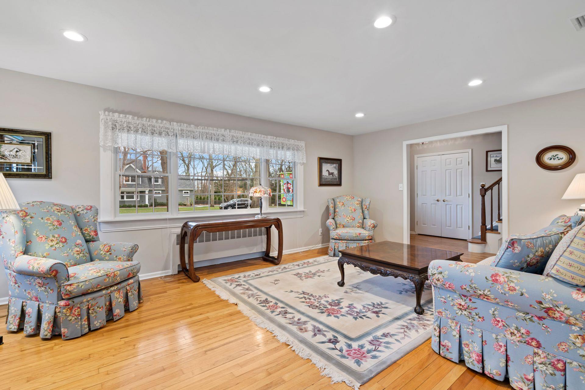 14 Hillside Avenue, Saint James, NY 11780