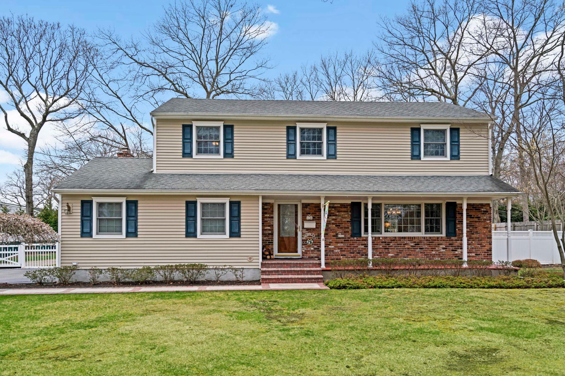 14 Hillside Avenue, Saint James, NY 11780