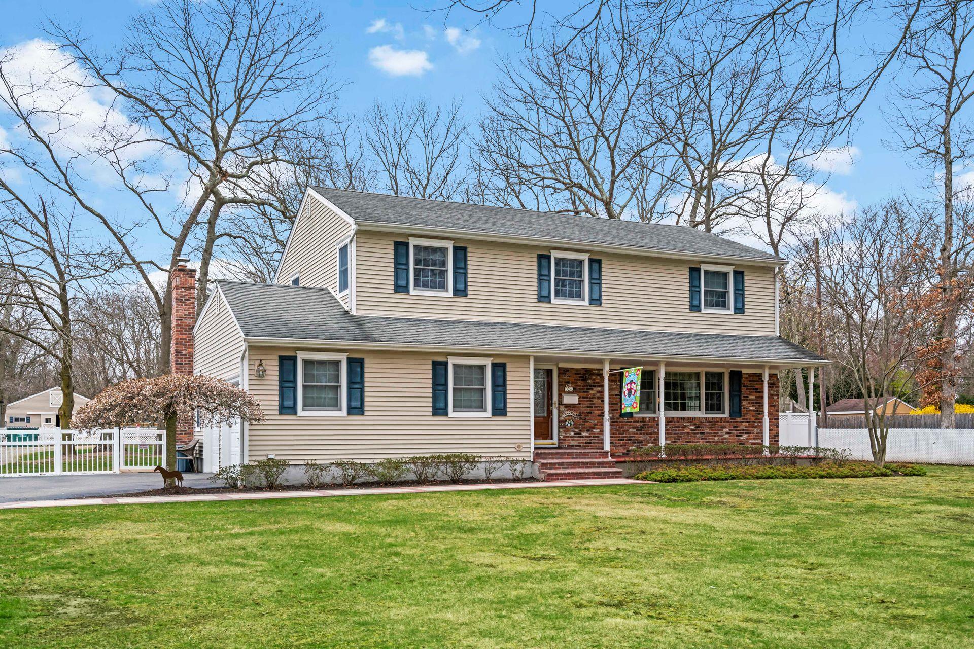 14 Hillside Avenue, Saint James, NY 11780