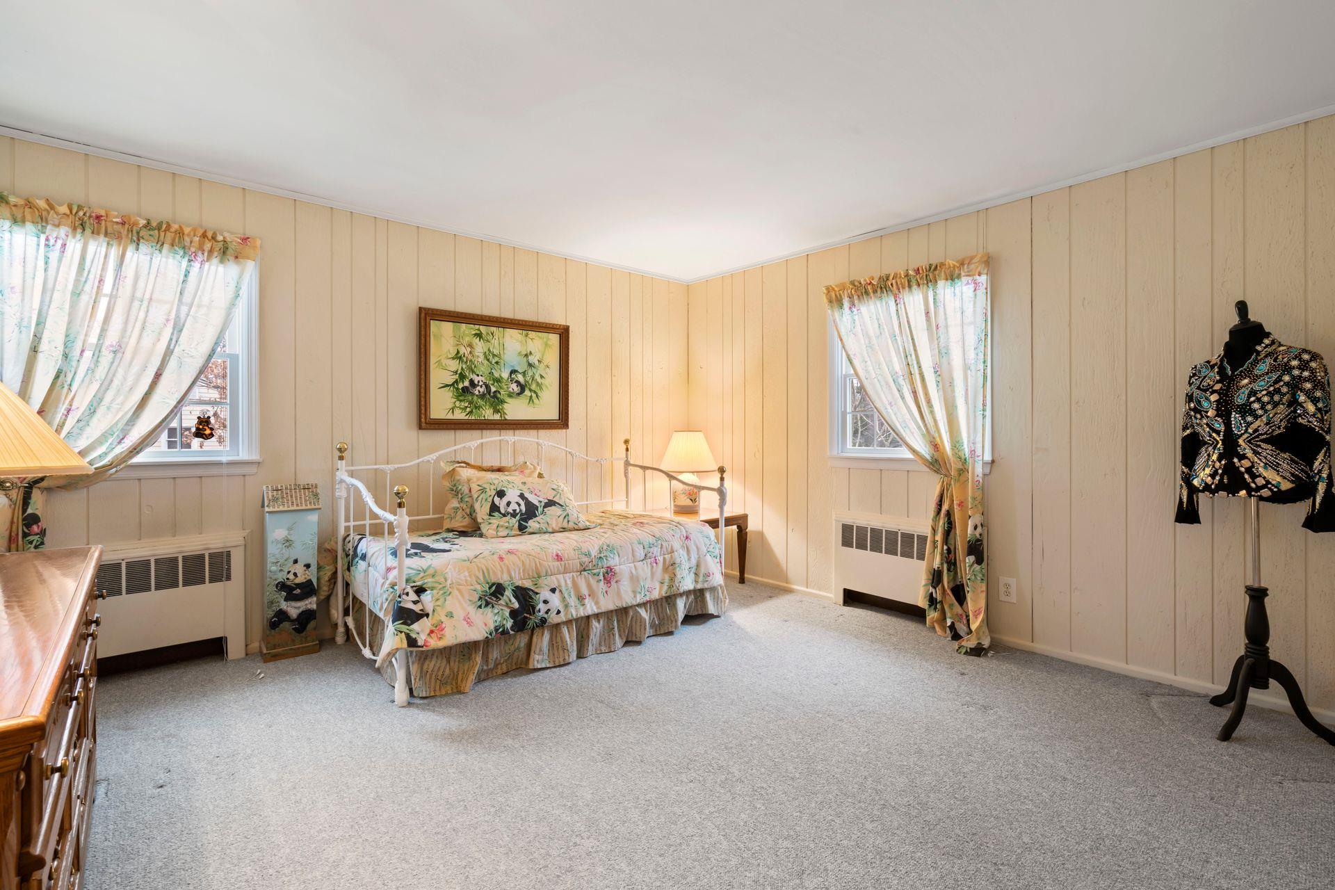 14 Hillside Avenue, Saint James, NY 11780