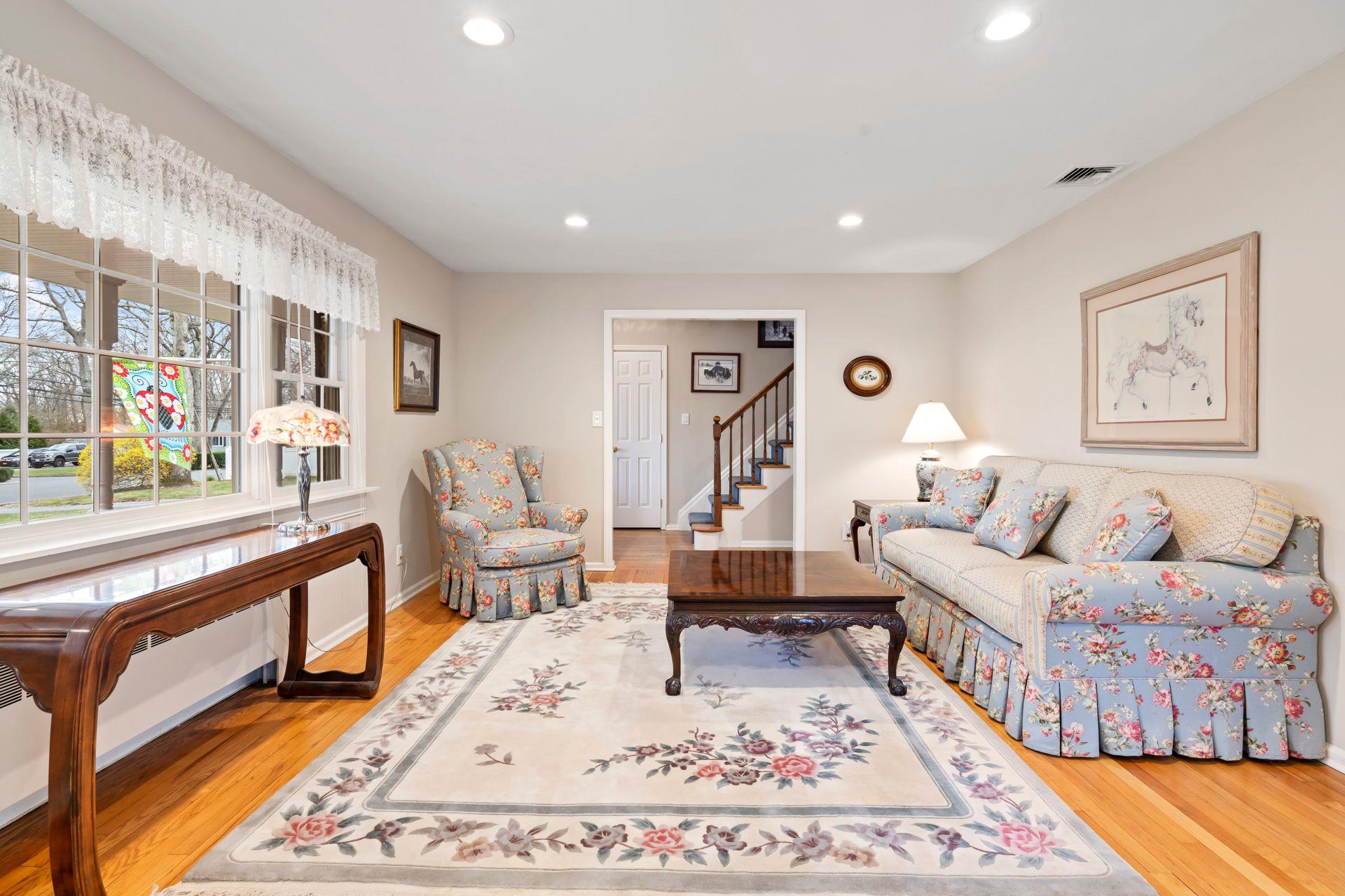 14 Hillside Avenue, Saint James, NY 11780