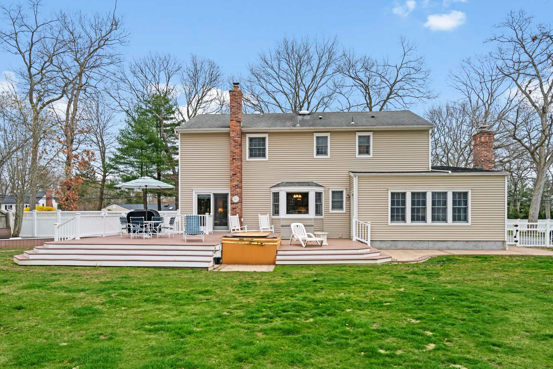 14 Hillside Avenue, Saint James, NY 11780