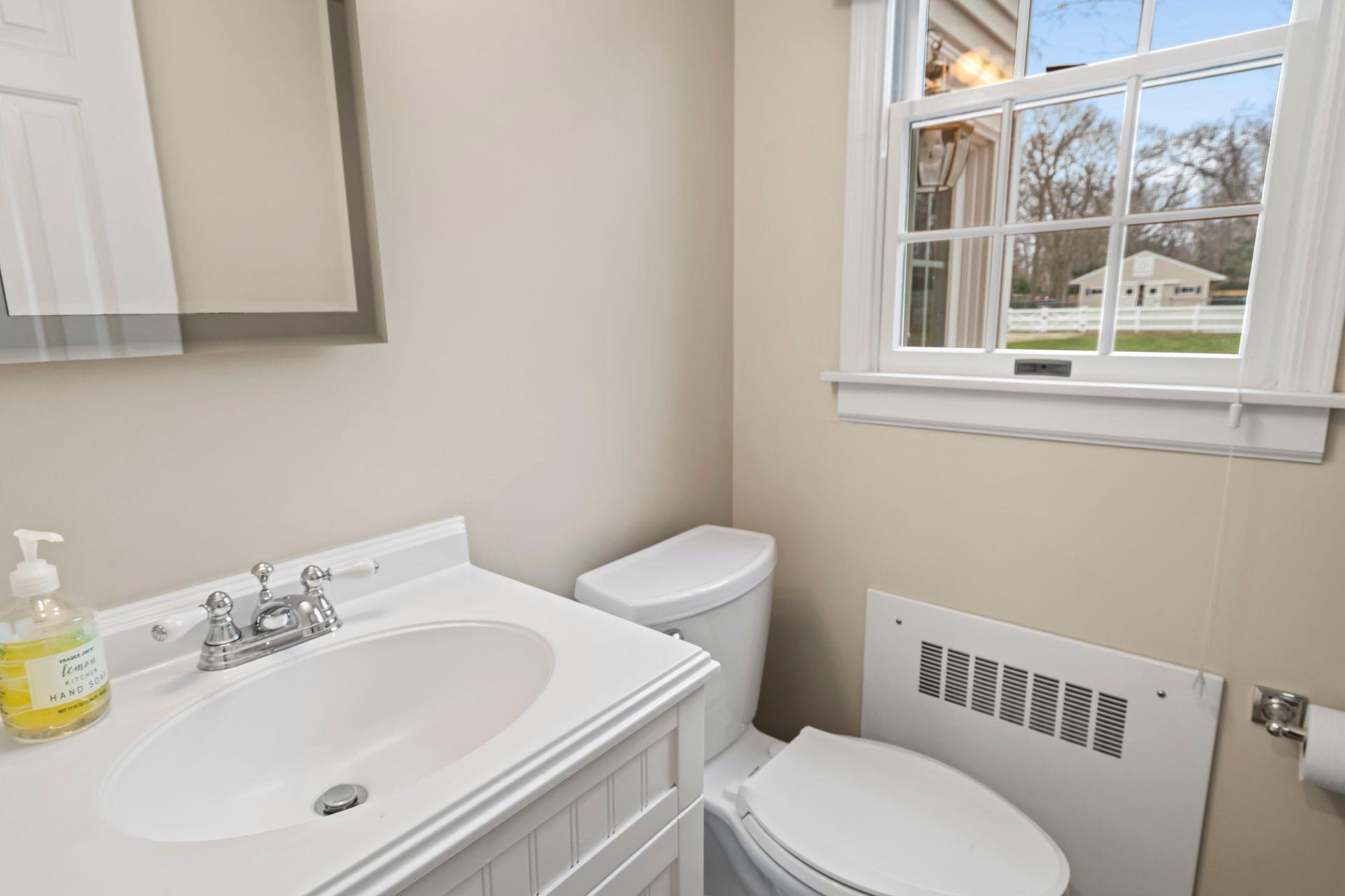 14 Hillside Avenue, Saint James, NY 11780