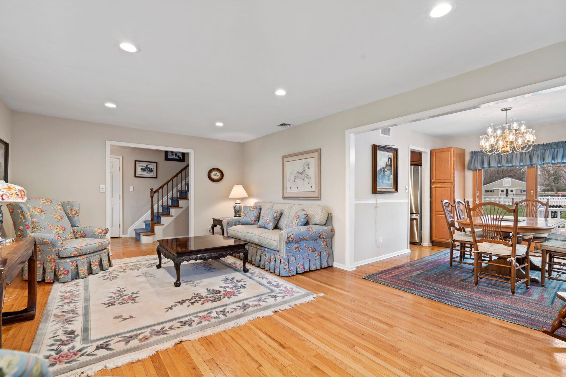 14 Hillside Avenue, Saint James, NY 11780