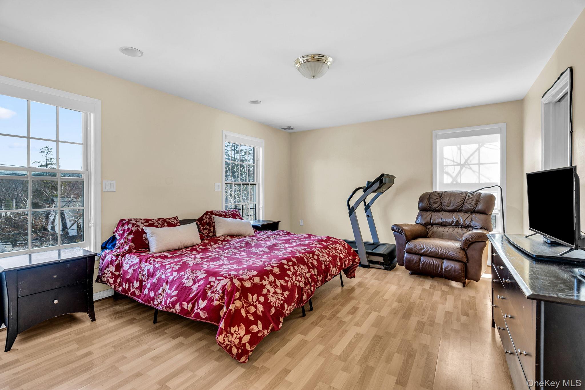 27 Overlook Road, White Plains, NY 10605