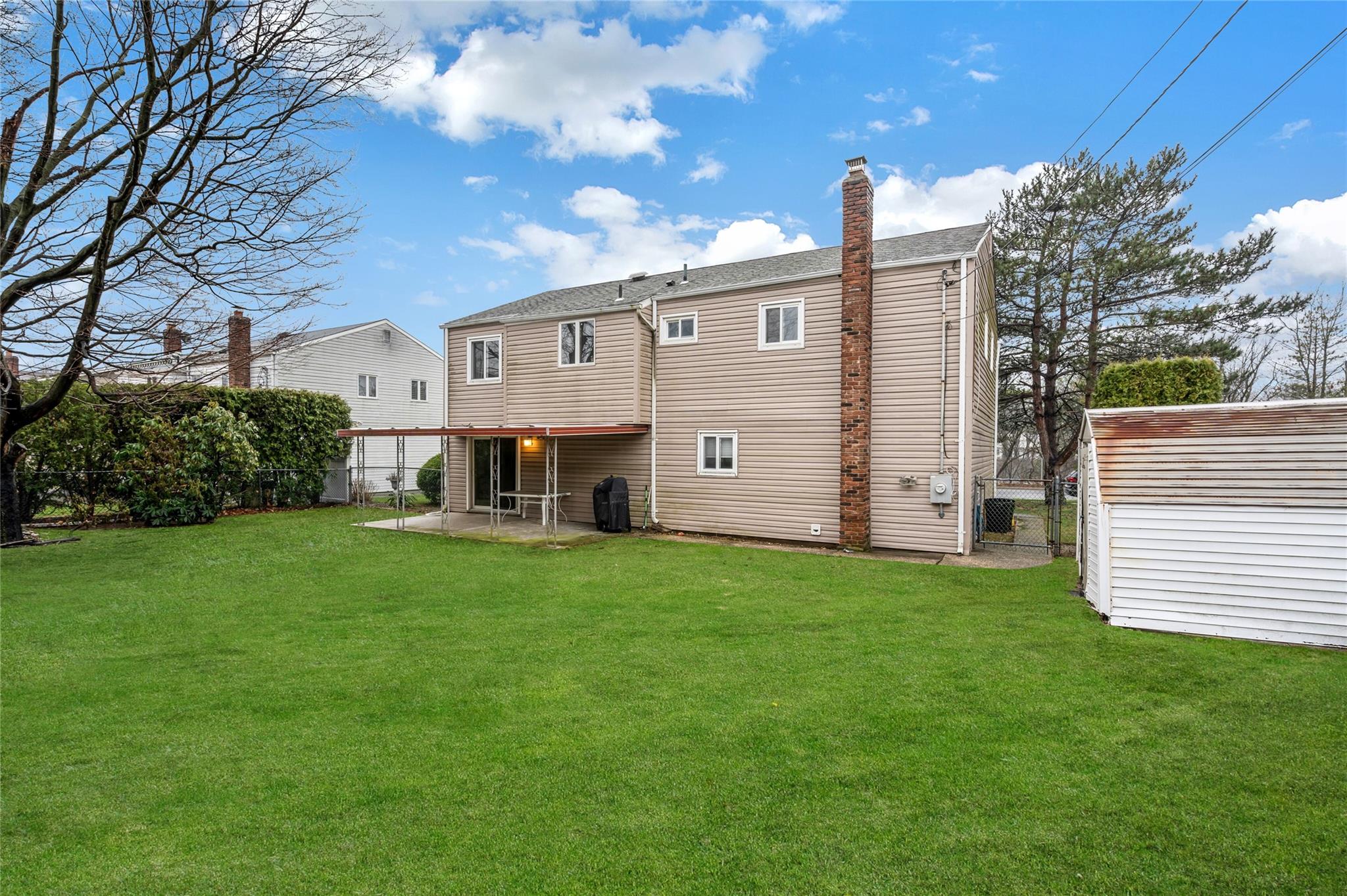 50 Ruby Lane, Plainview, NY 11803