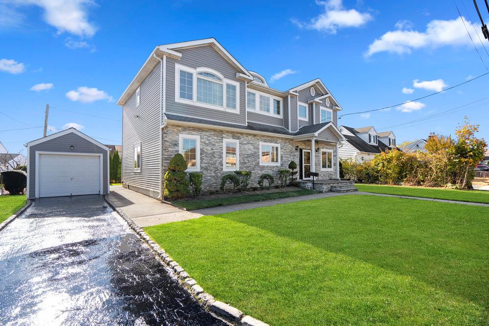 10 Alexander Avenue, Hicksville, NY 11801