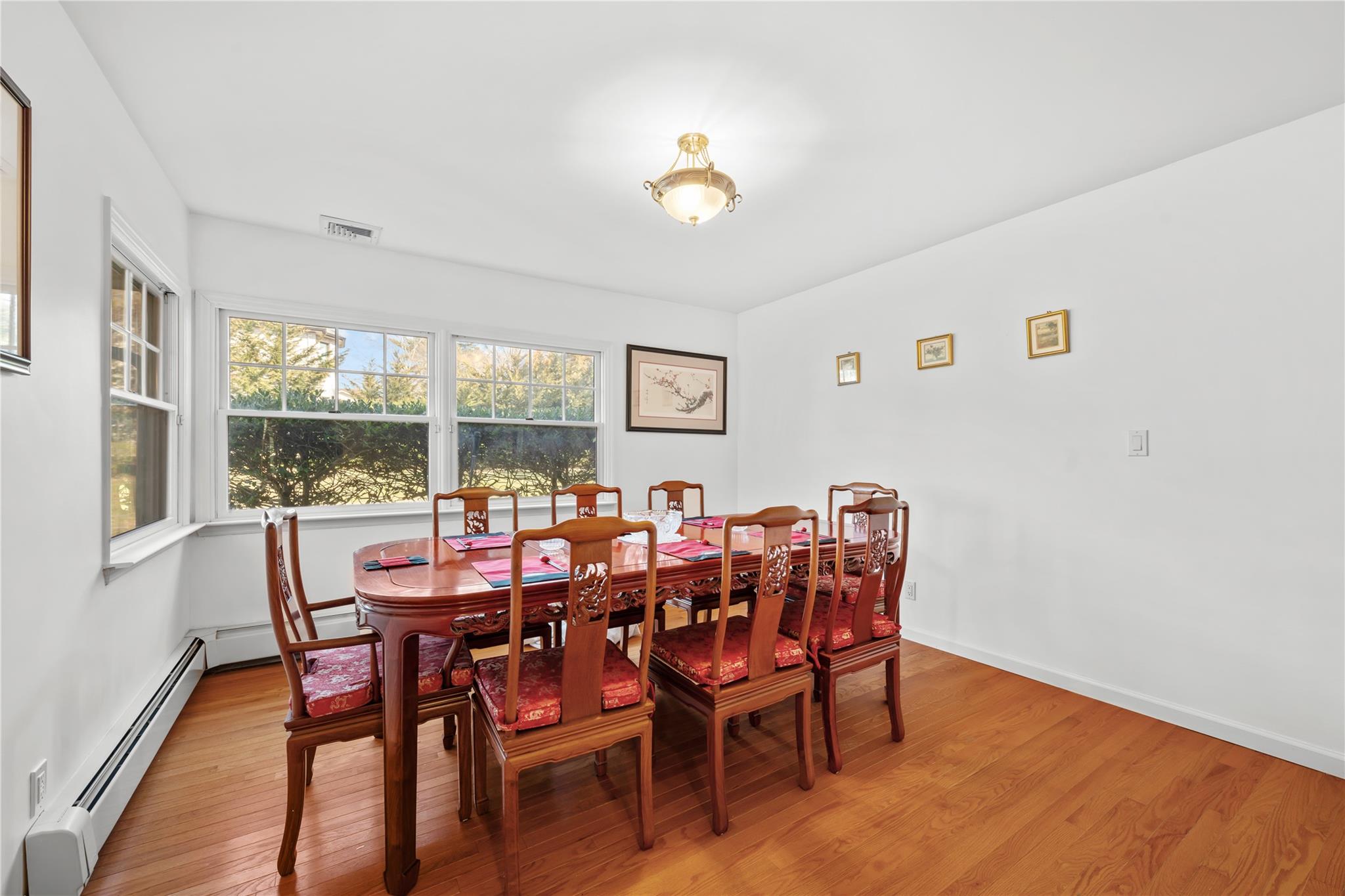 19 Strawberry Lane, Roslyn Heights, NY 11577