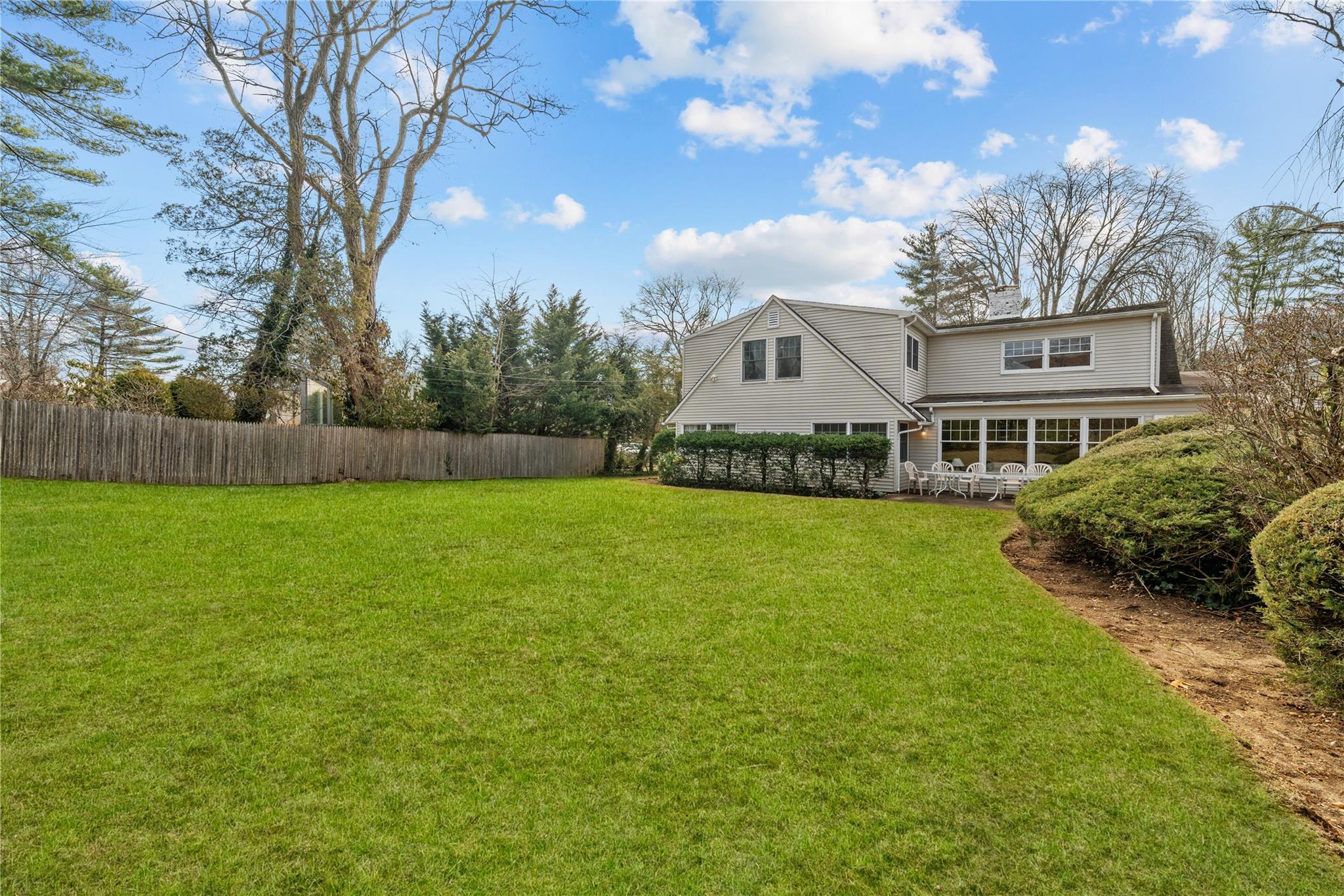 19 Strawberry Lane, Roslyn Heights, NY 11577