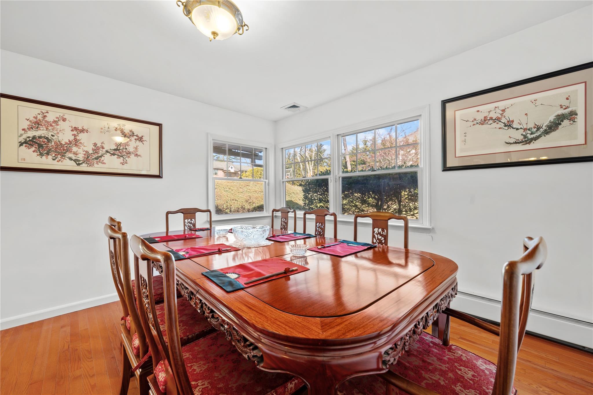 19 Strawberry Lane, Roslyn Heights, NY 11577