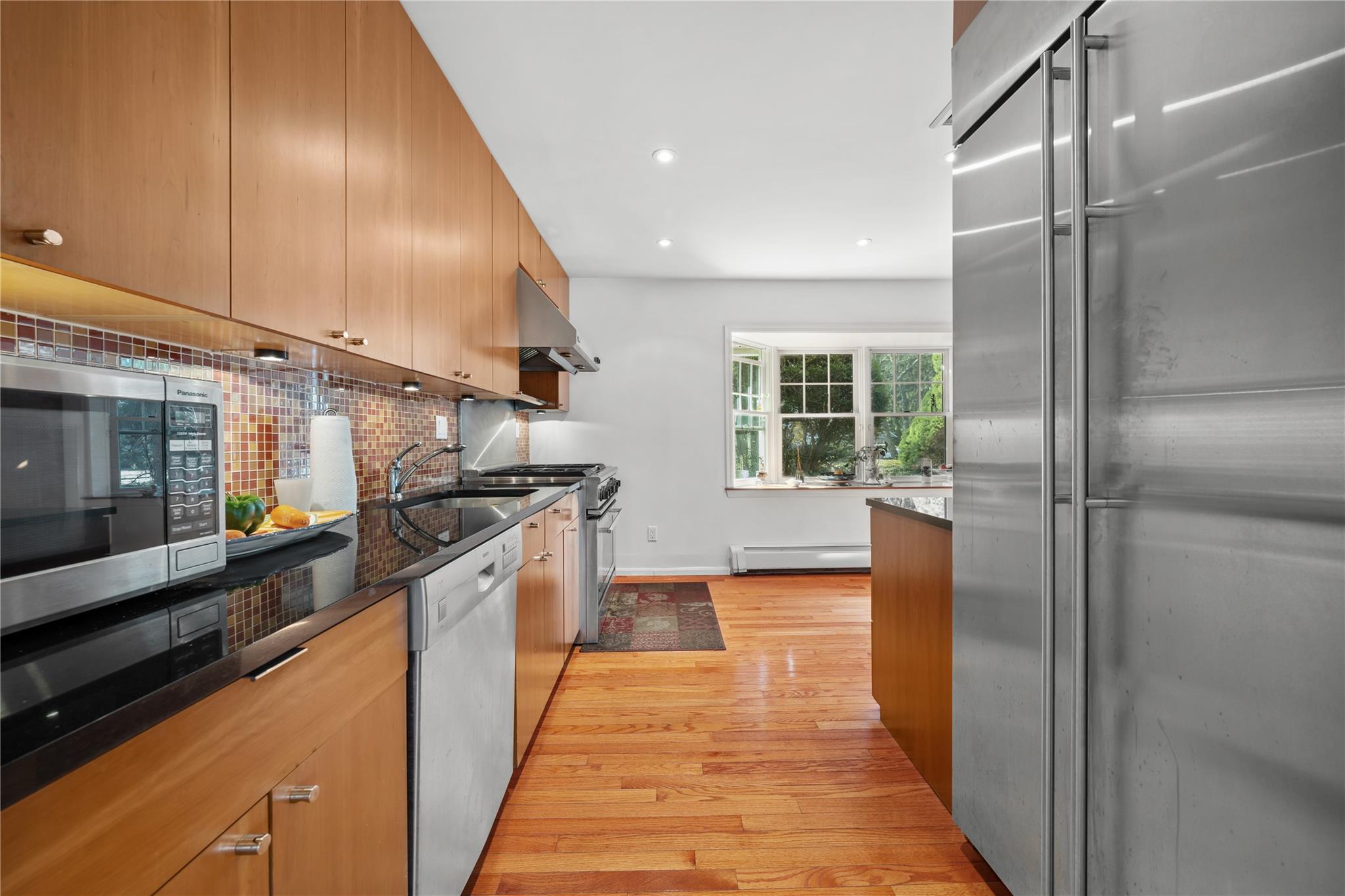 19 Strawberry Lane, Roslyn Heights, NY 11577