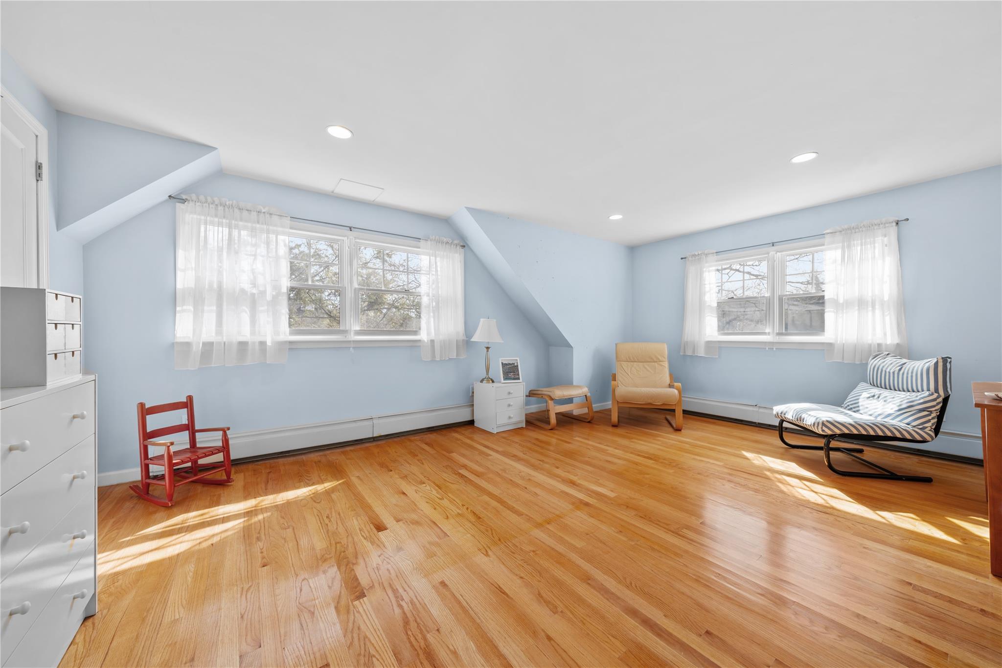 19 Strawberry Lane, Roslyn Heights, NY 11577