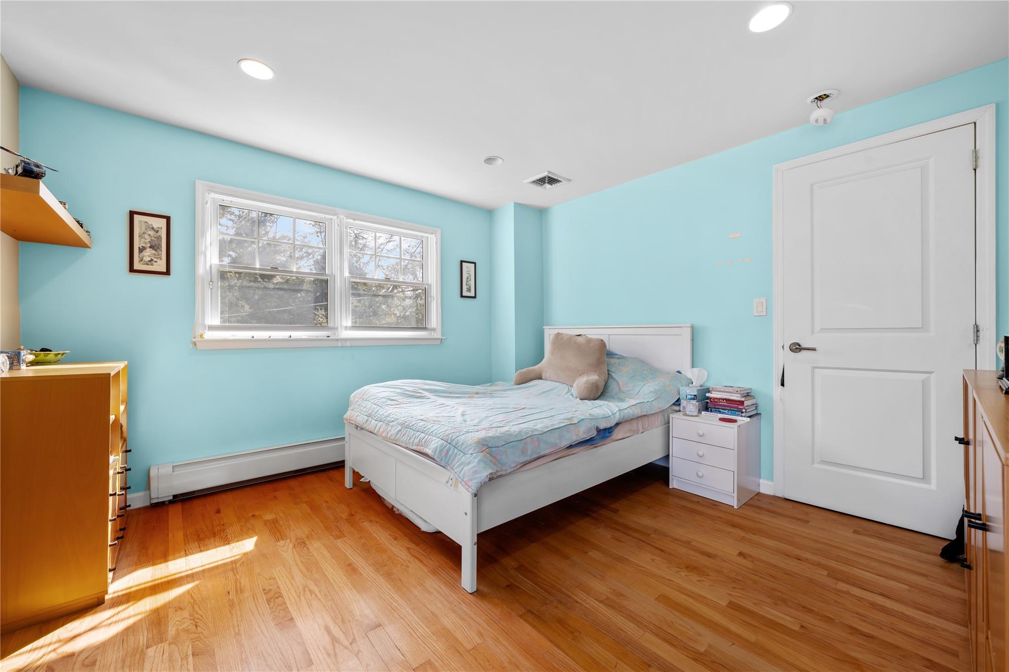 19 Strawberry Lane, Roslyn Heights, NY 11577