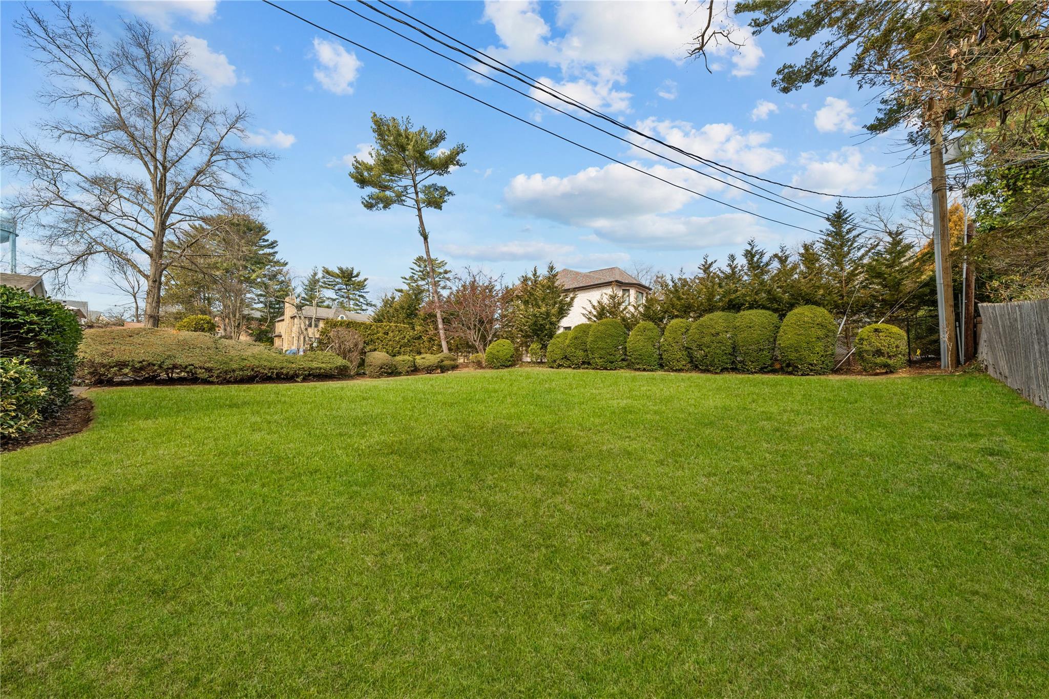 19 Strawberry Lane, Roslyn Heights, NY 11577