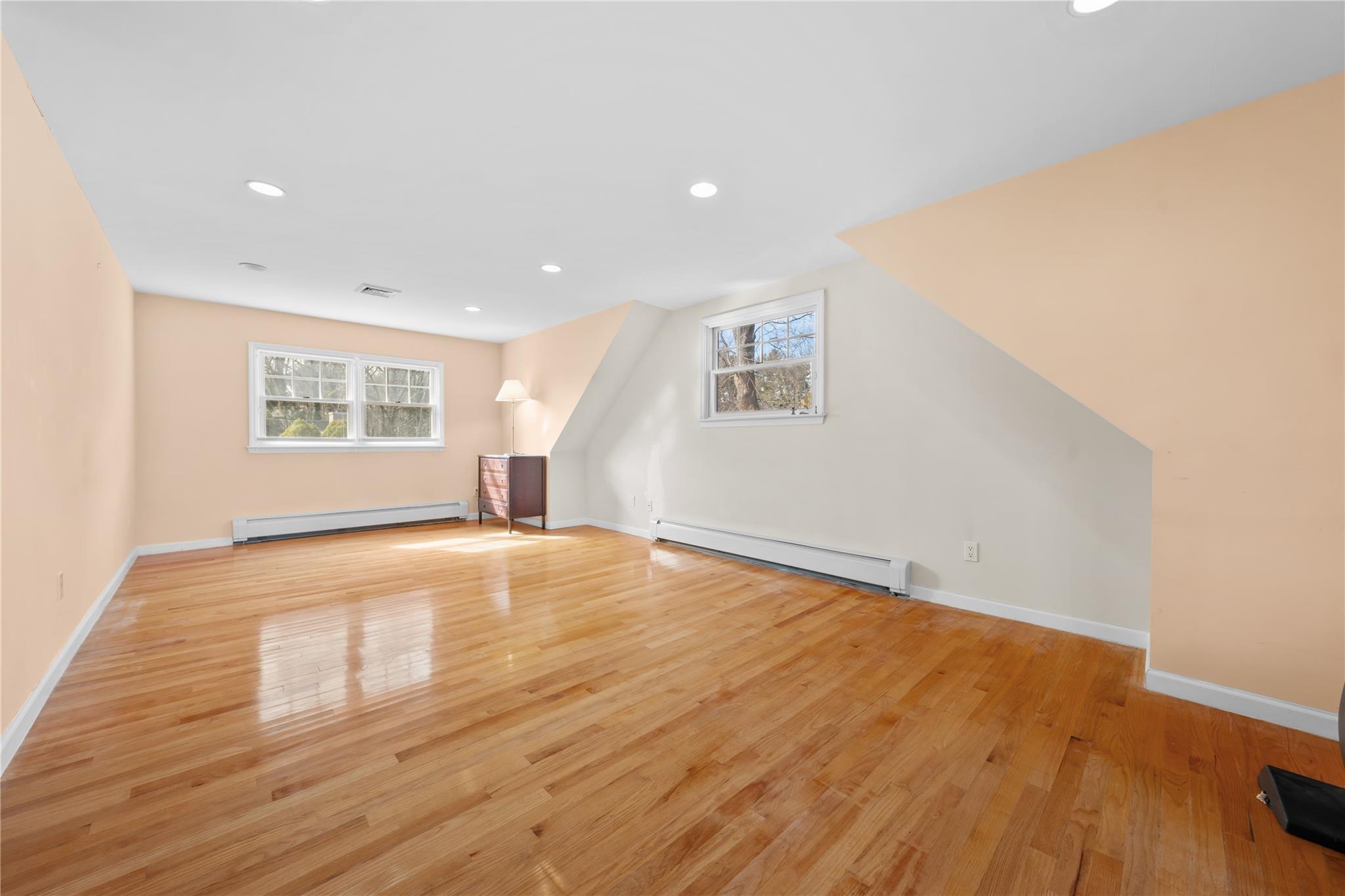 19 Strawberry Lane, Roslyn Heights, NY 11577