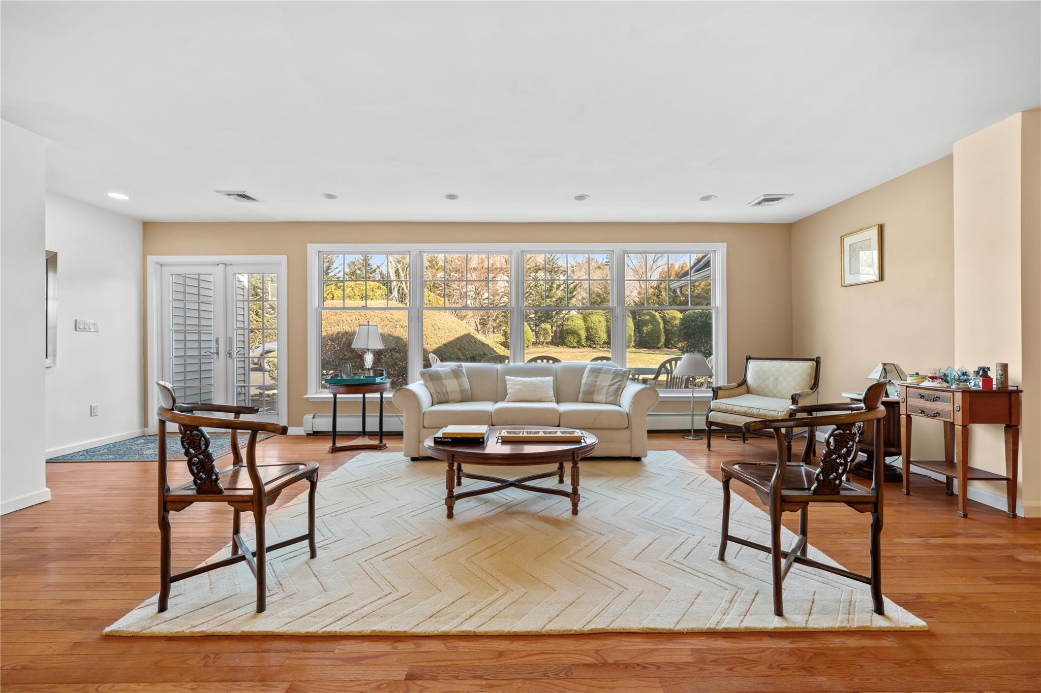 19 Strawberry Lane, Roslyn Heights, NY 11577