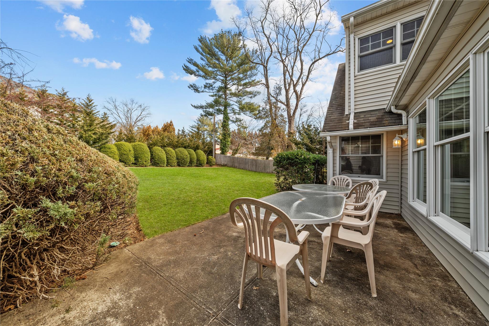 19 Strawberry Lane, Roslyn Heights, NY 11577