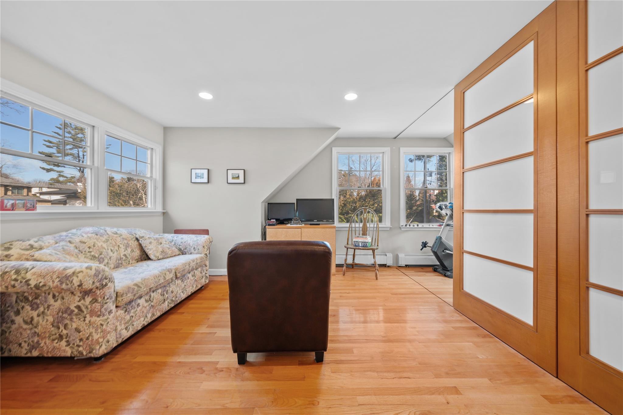 19 Strawberry Lane, Roslyn Heights, NY 11577