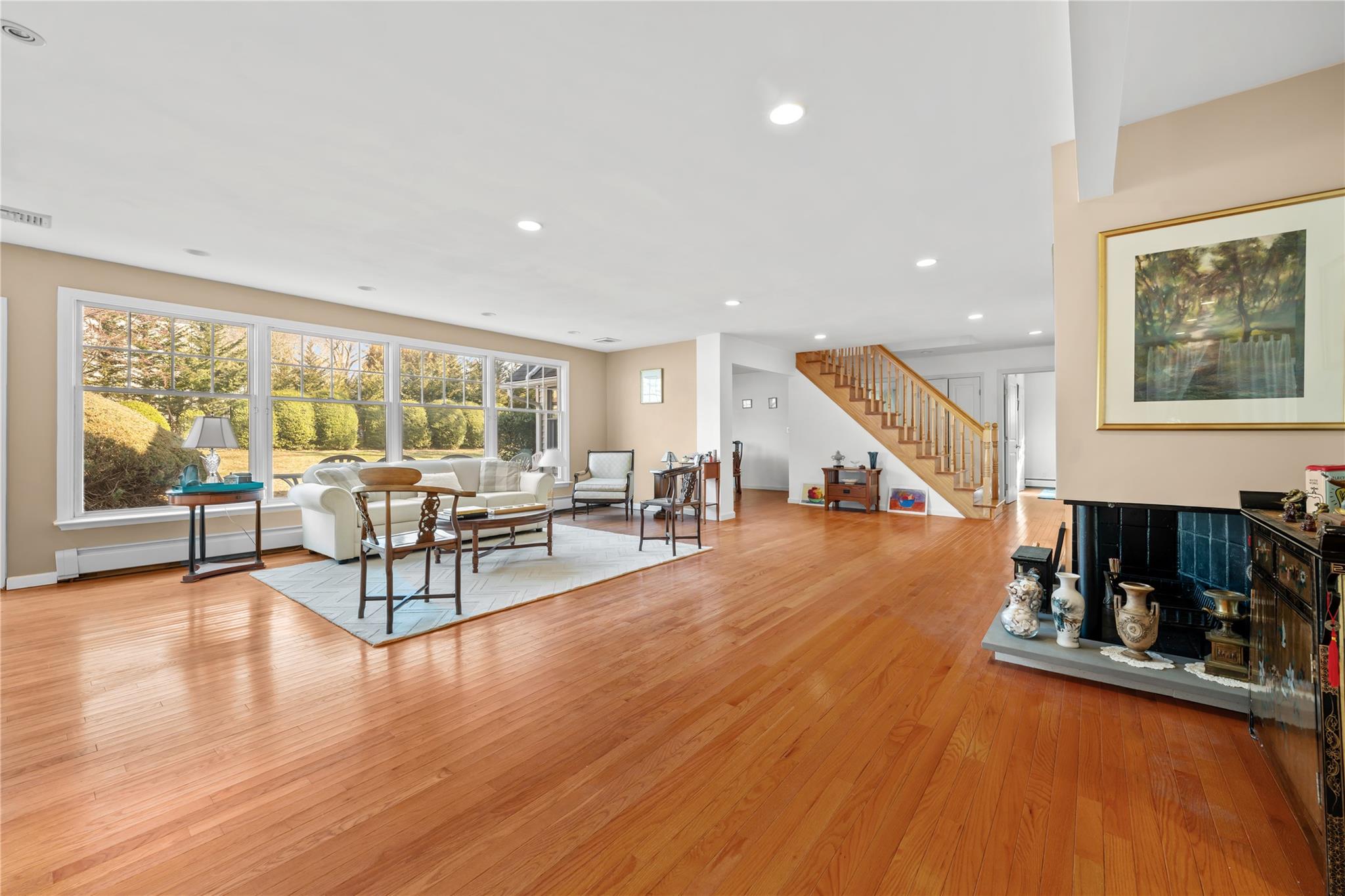 19 Strawberry Lane, Roslyn Heights, NY 11577