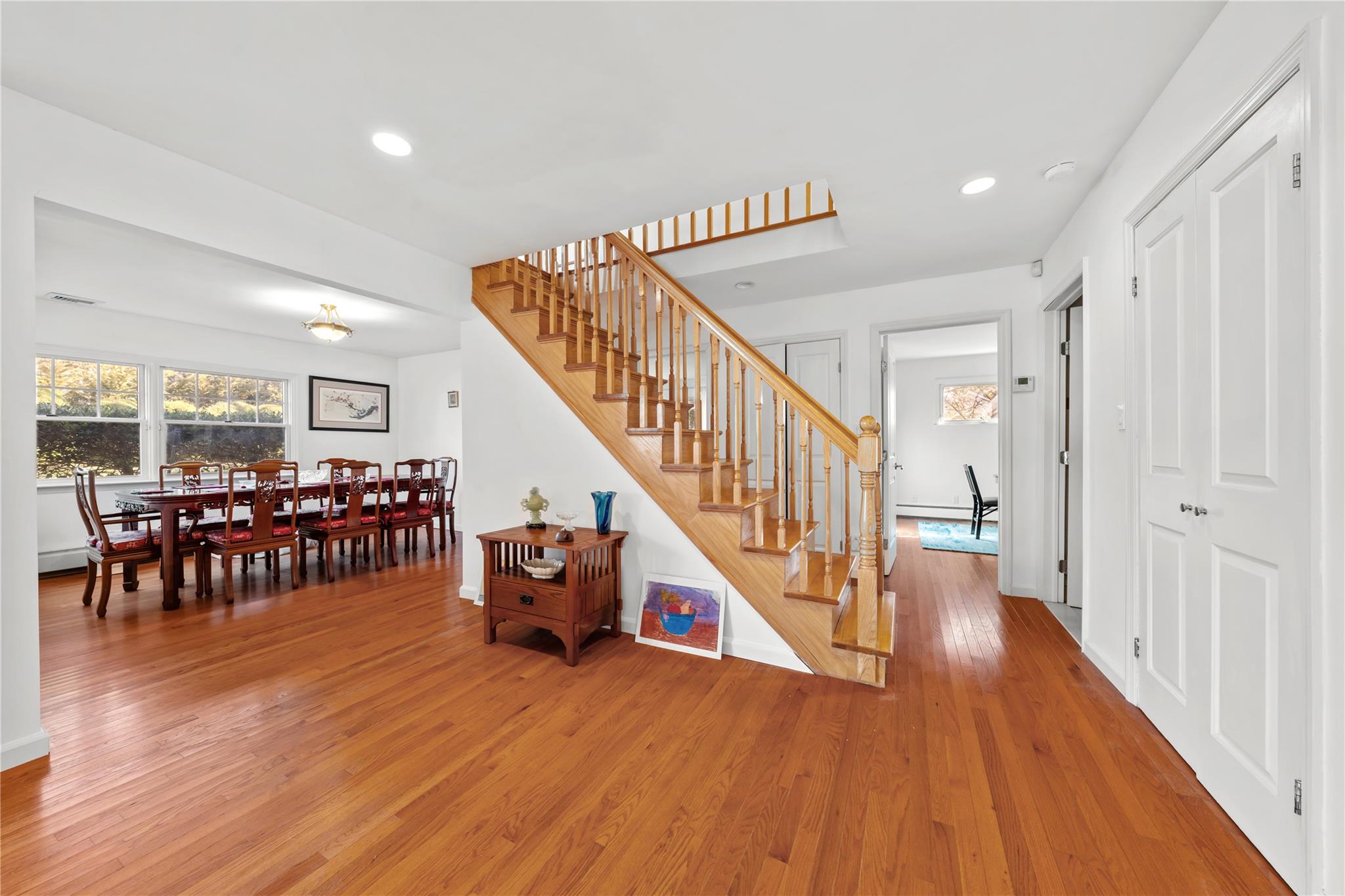 19 Strawberry Lane, Roslyn Heights, NY 11577