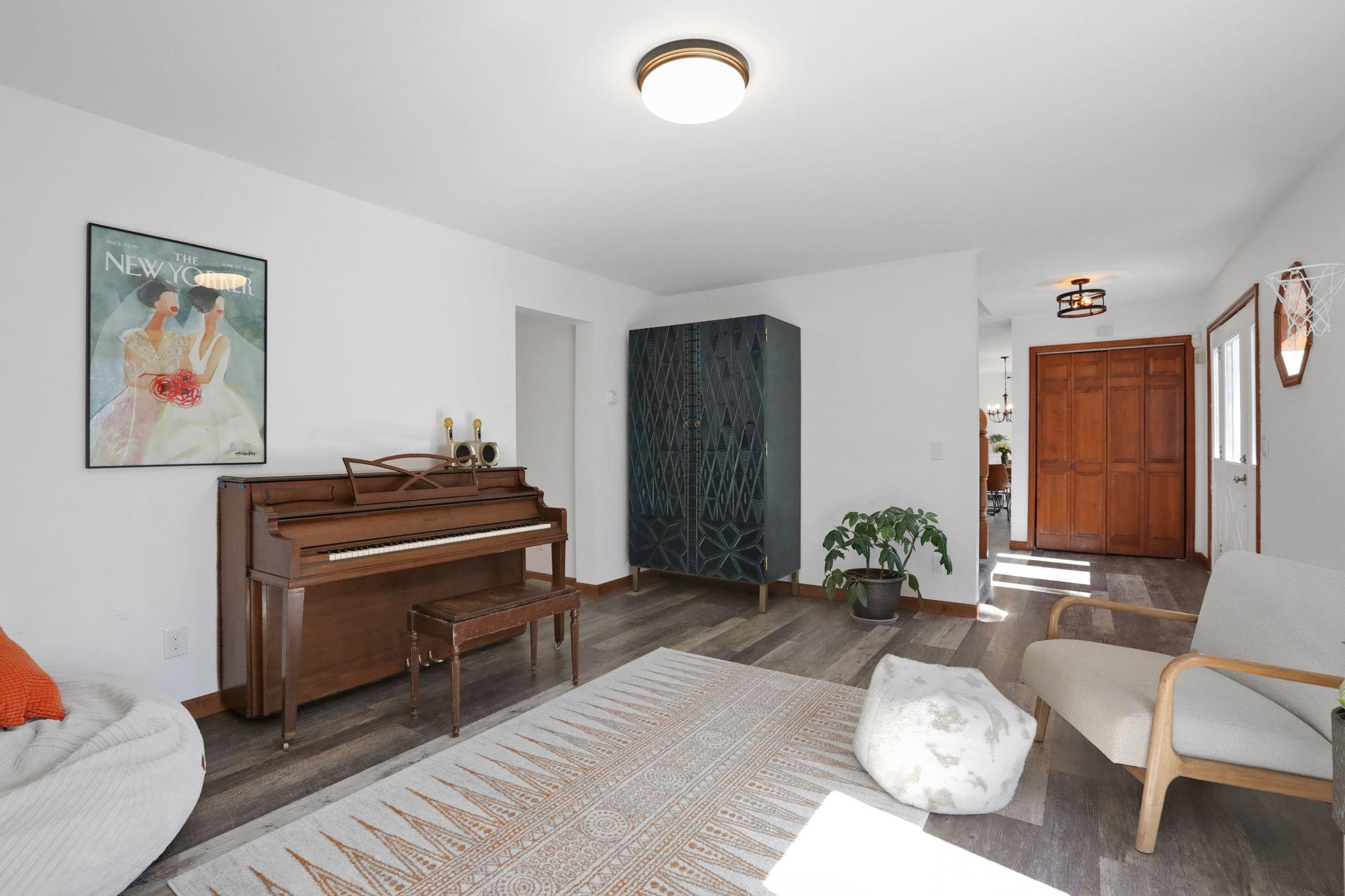 2 Durmo Road, New Paltz, NY 12561