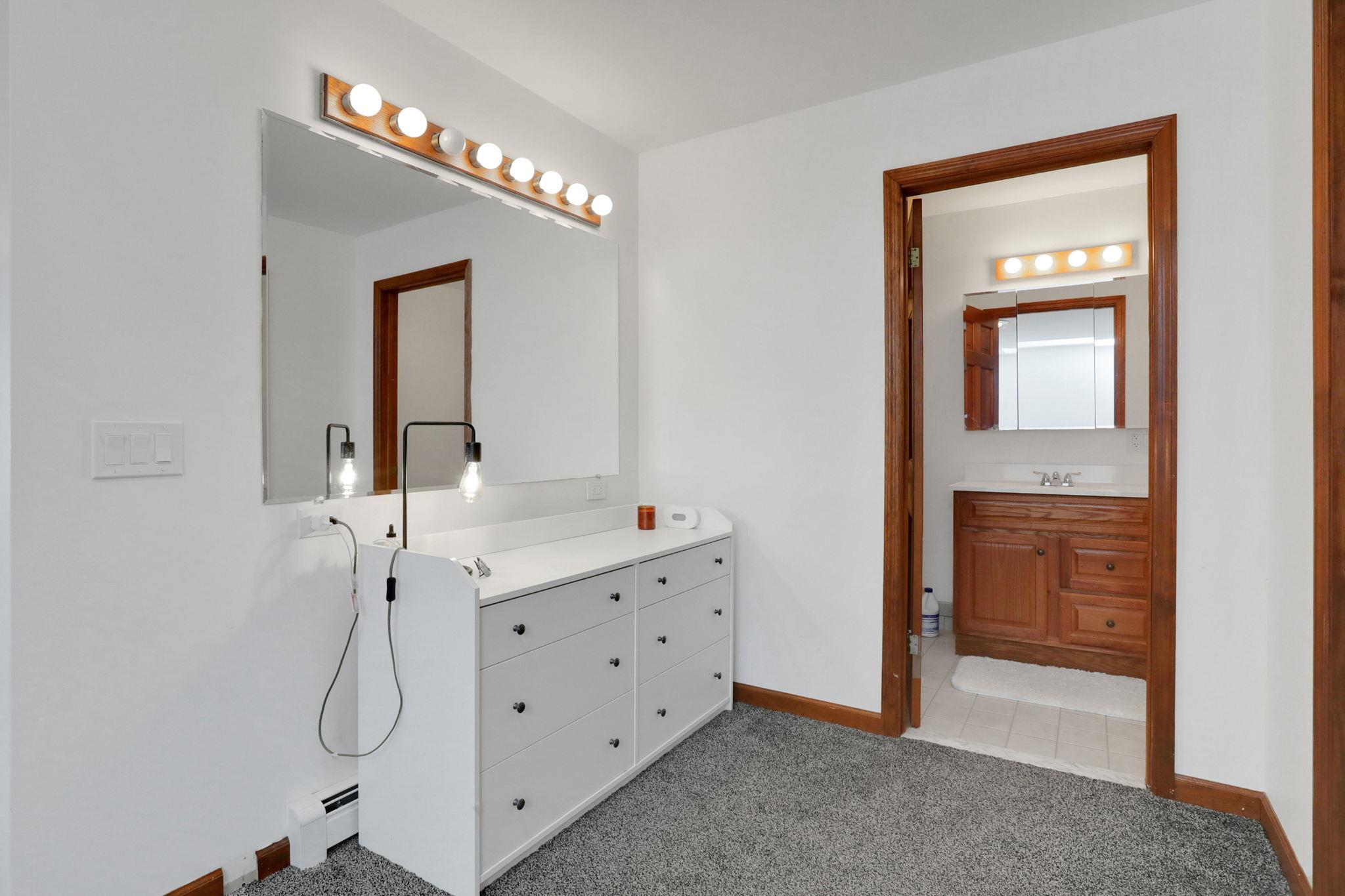 2 Durmo Road, New Paltz, NY 12561