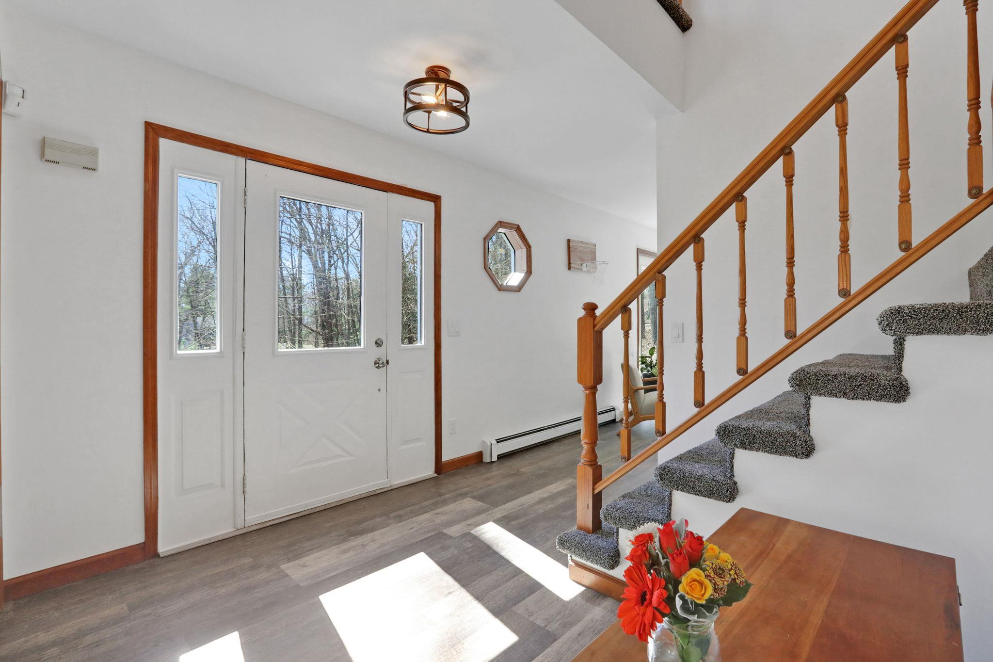 2 Durmo Road, New Paltz, NY 12561