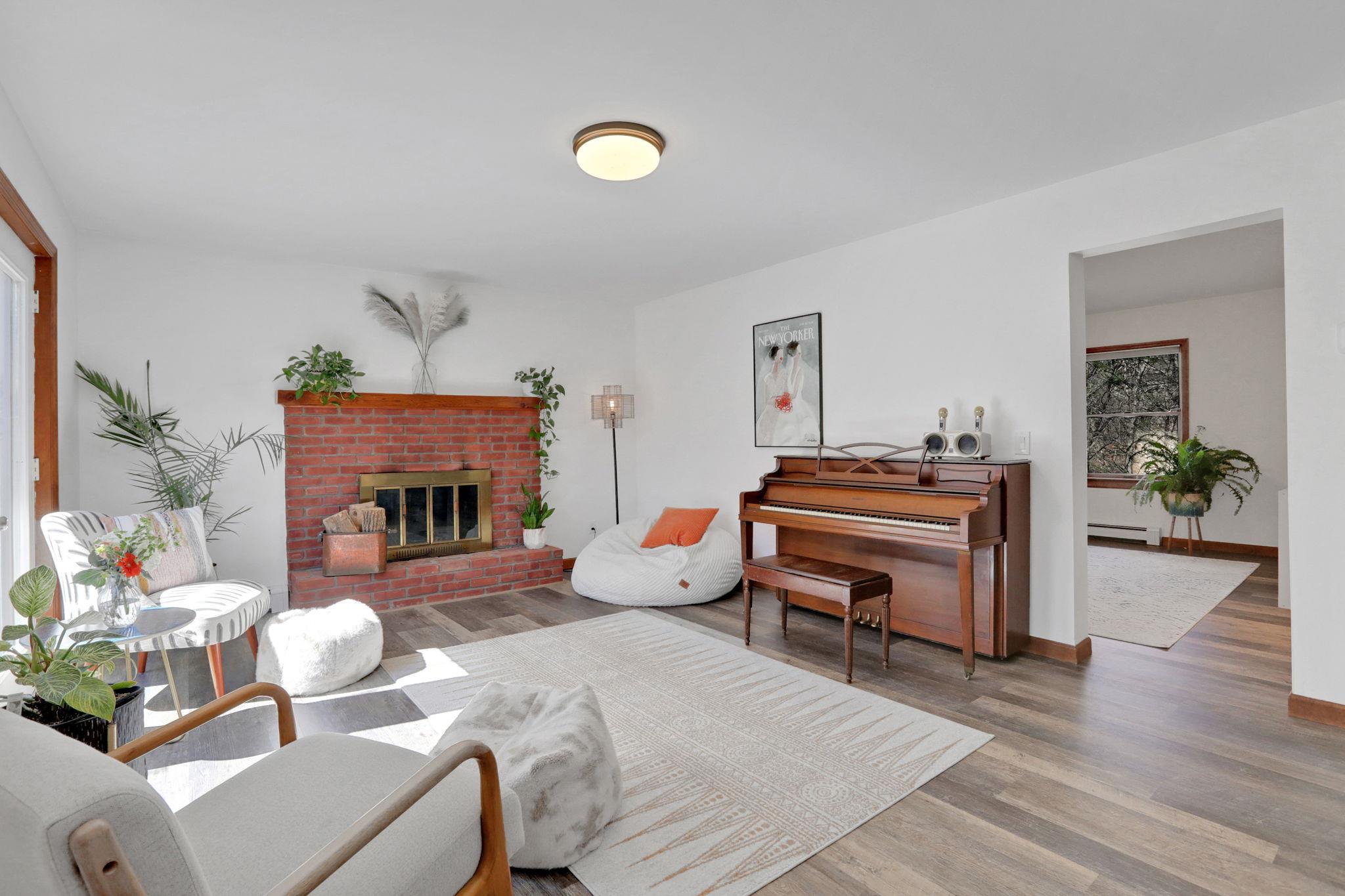 2 Durmo Road, New Paltz, NY 12561