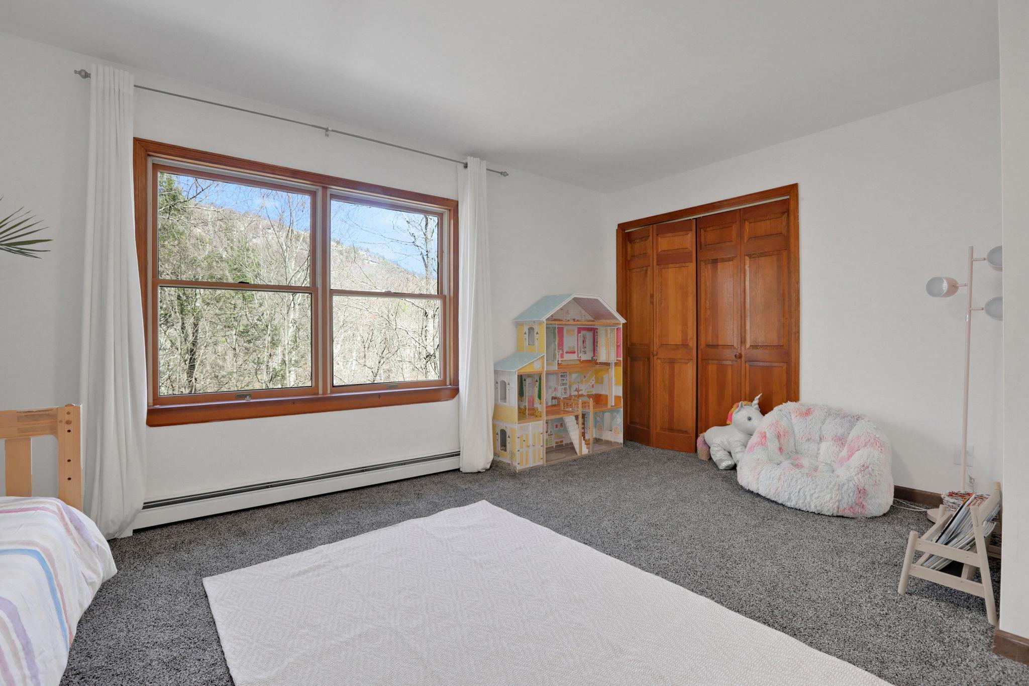 2 Durmo Road, New Paltz, NY 12561