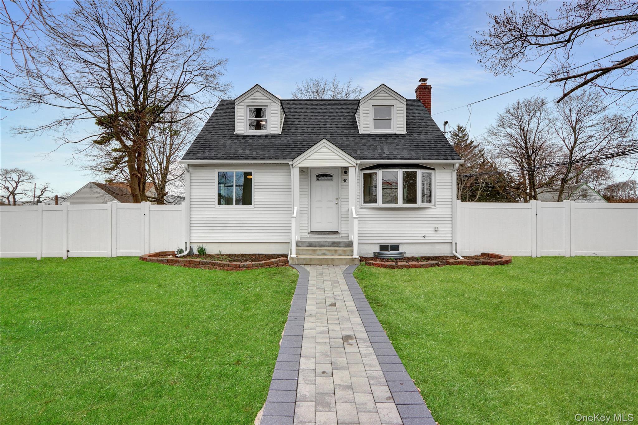 10 East Street, Amityville, NY 11701