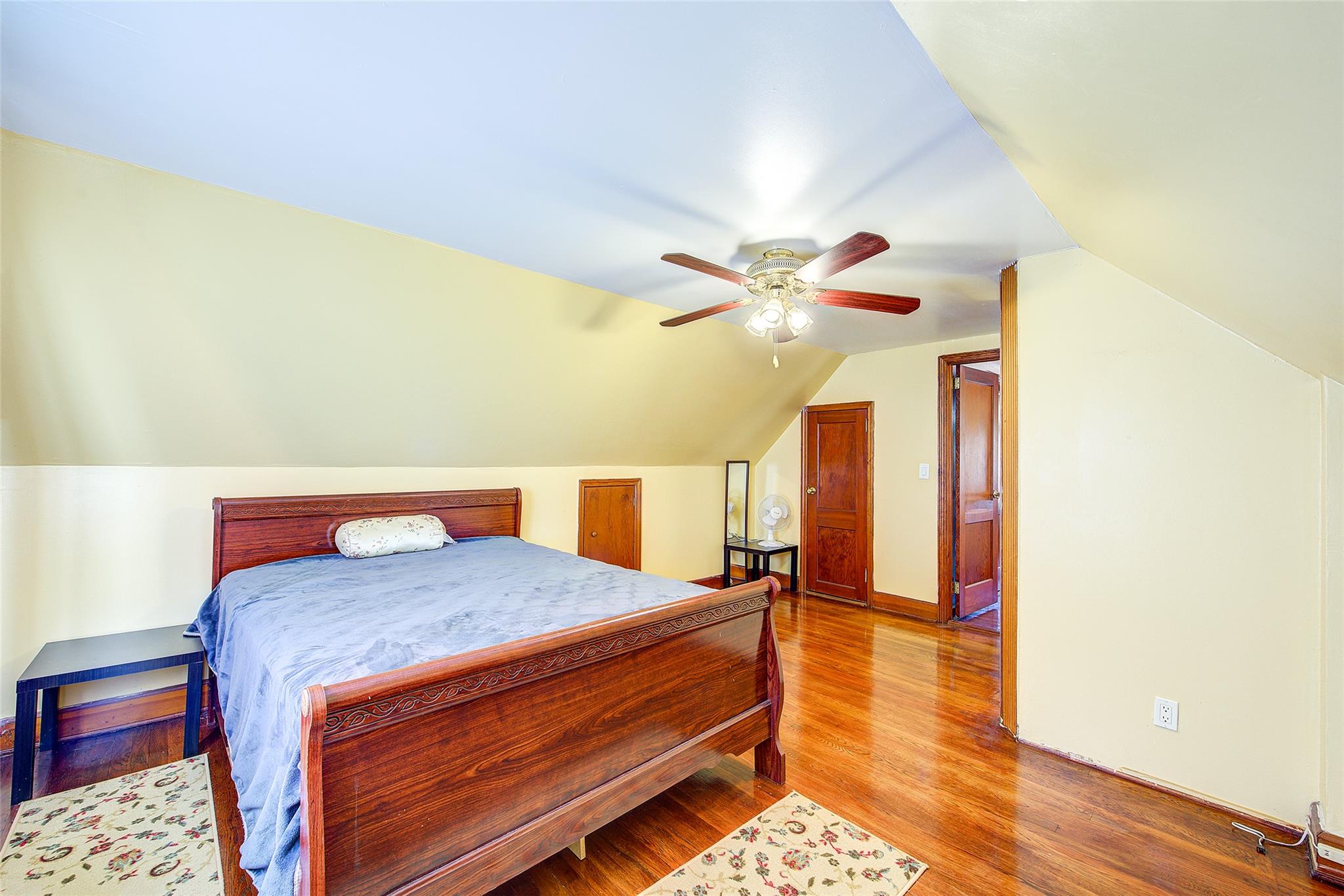 8431 256 ST, Floral Park, NY 11001