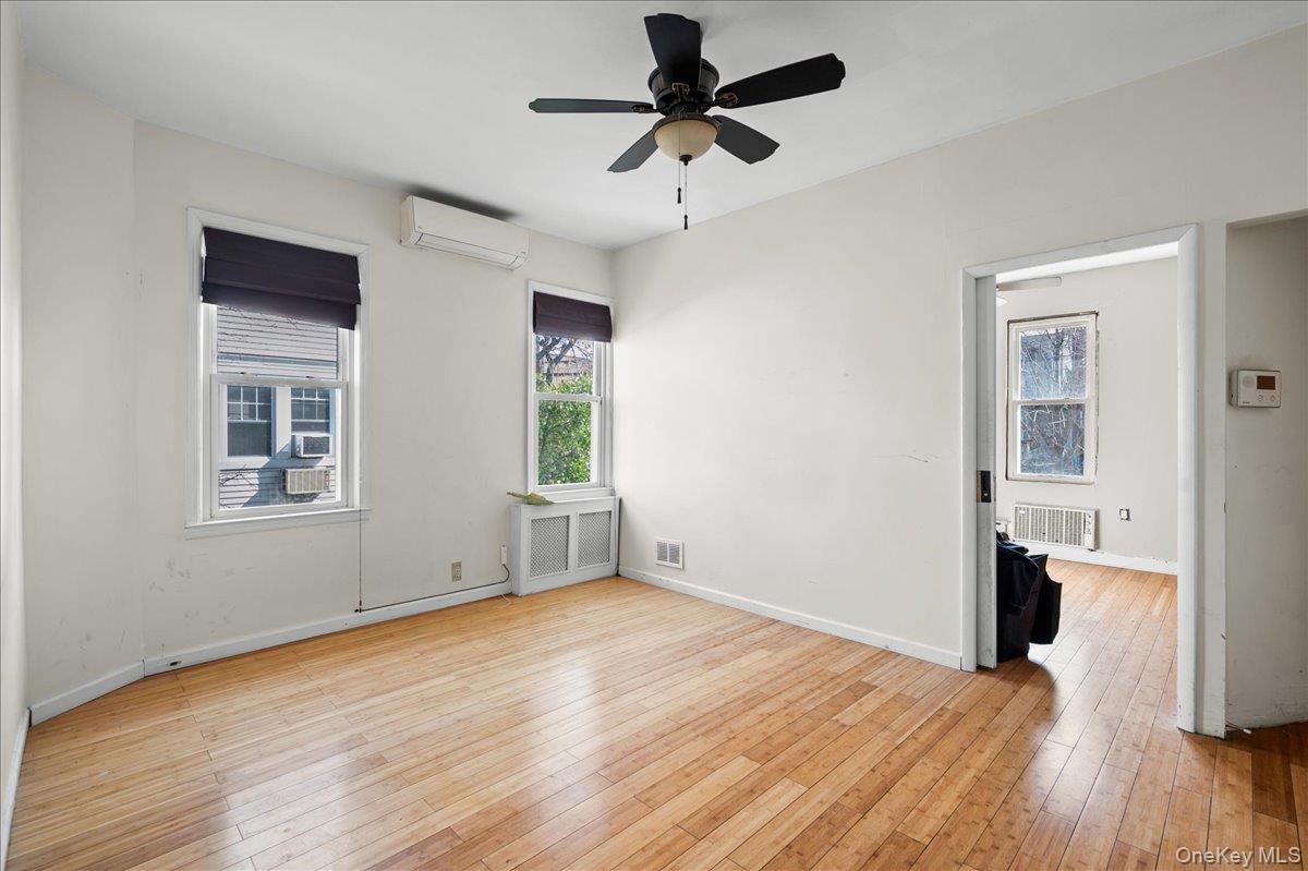 2871 E 194th Street, Bronx, NY 10461