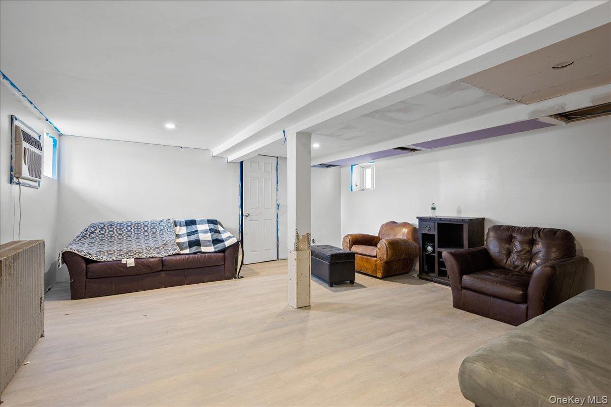 2871 E 194th Street, Bronx, NY 10461