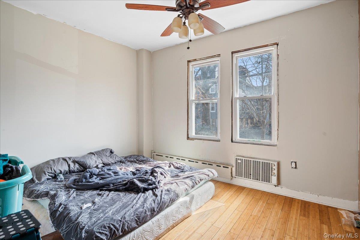 2871 E 194th Street, Bronx, NY 10461