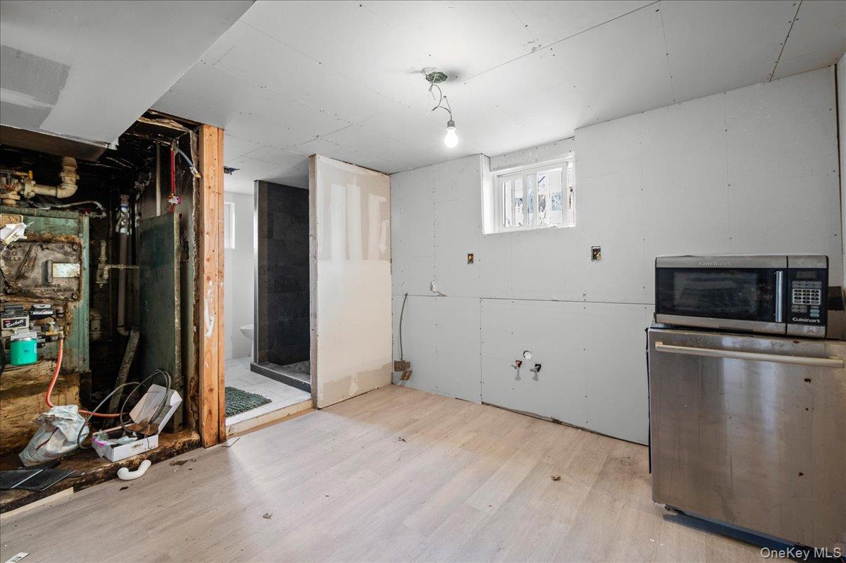 2871 E 194th Street, Bronx, NY 10461