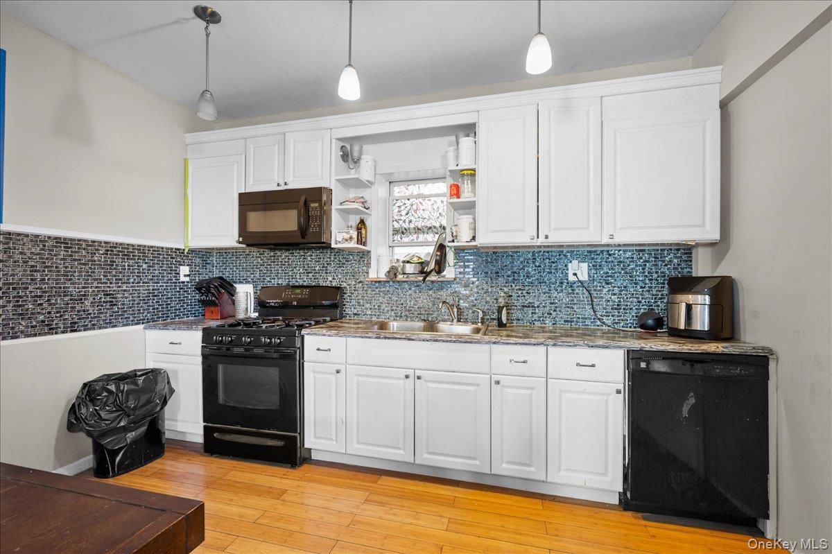 2871 E 194th Street, Bronx, NY 10461