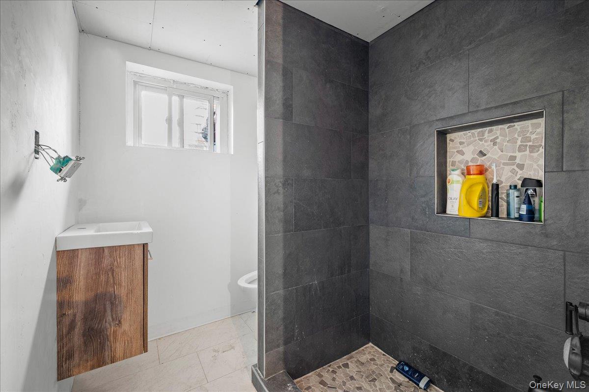 2871 E 194th Street, Bronx, NY 10461